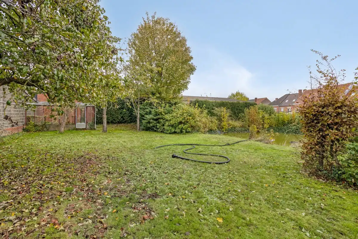 Bijzonder ruime woning met inpandige garage en 3 slks op een perceel van 1218 m². foto 19