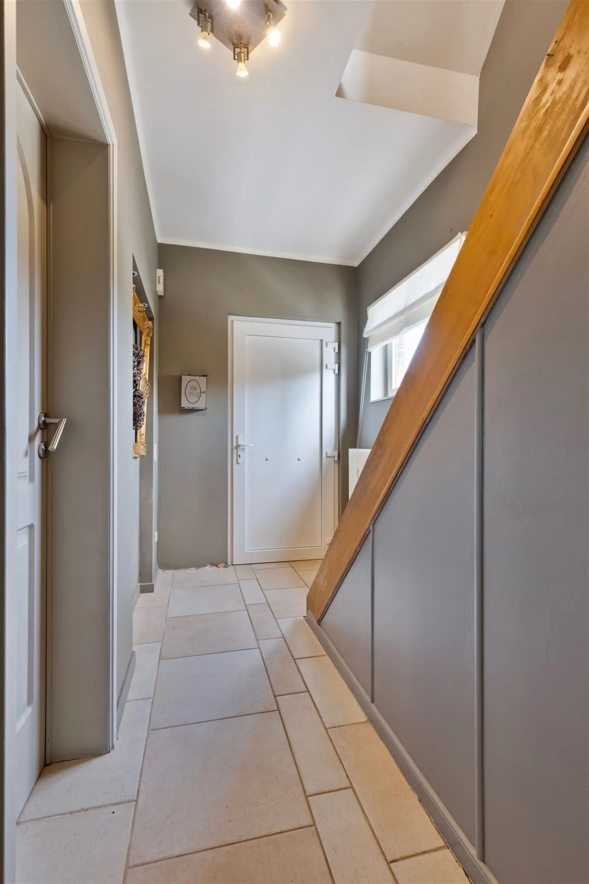 Ruime halfopen bebouwing (3 slpks), terras en tuin foto 3