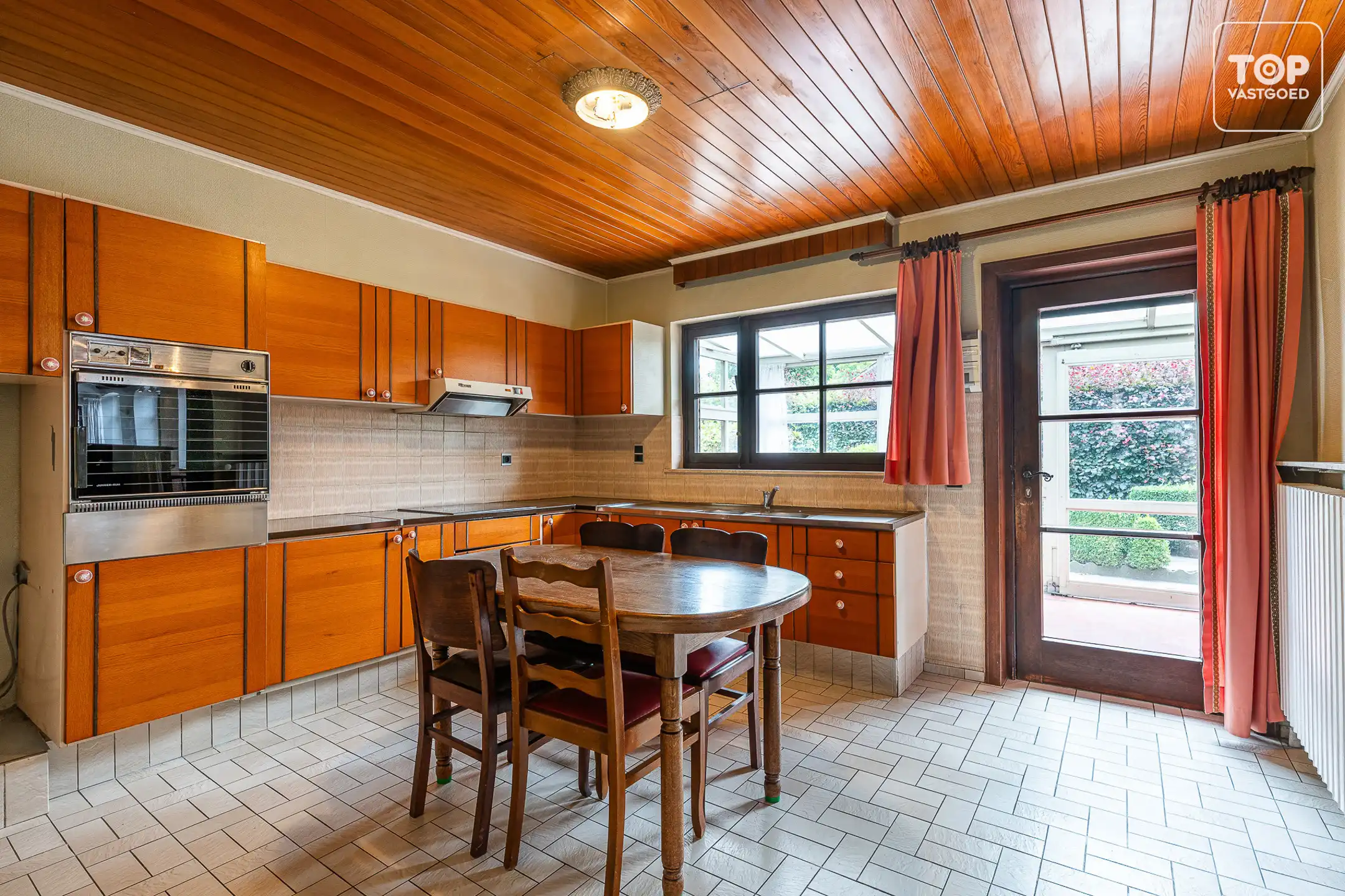 Rustig gelegen woning met ruime tuin, bos en prachtig open uitzicht foto 6