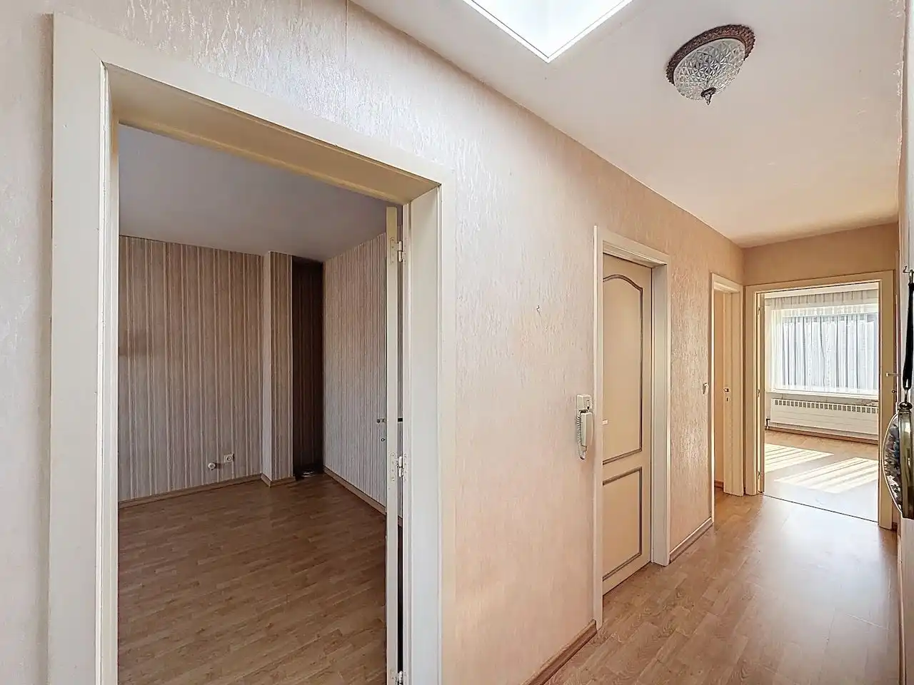 Bel-étage woning met drie slaapkamers en twee garages in het centrum van Heist-Aan-Zee foto 24