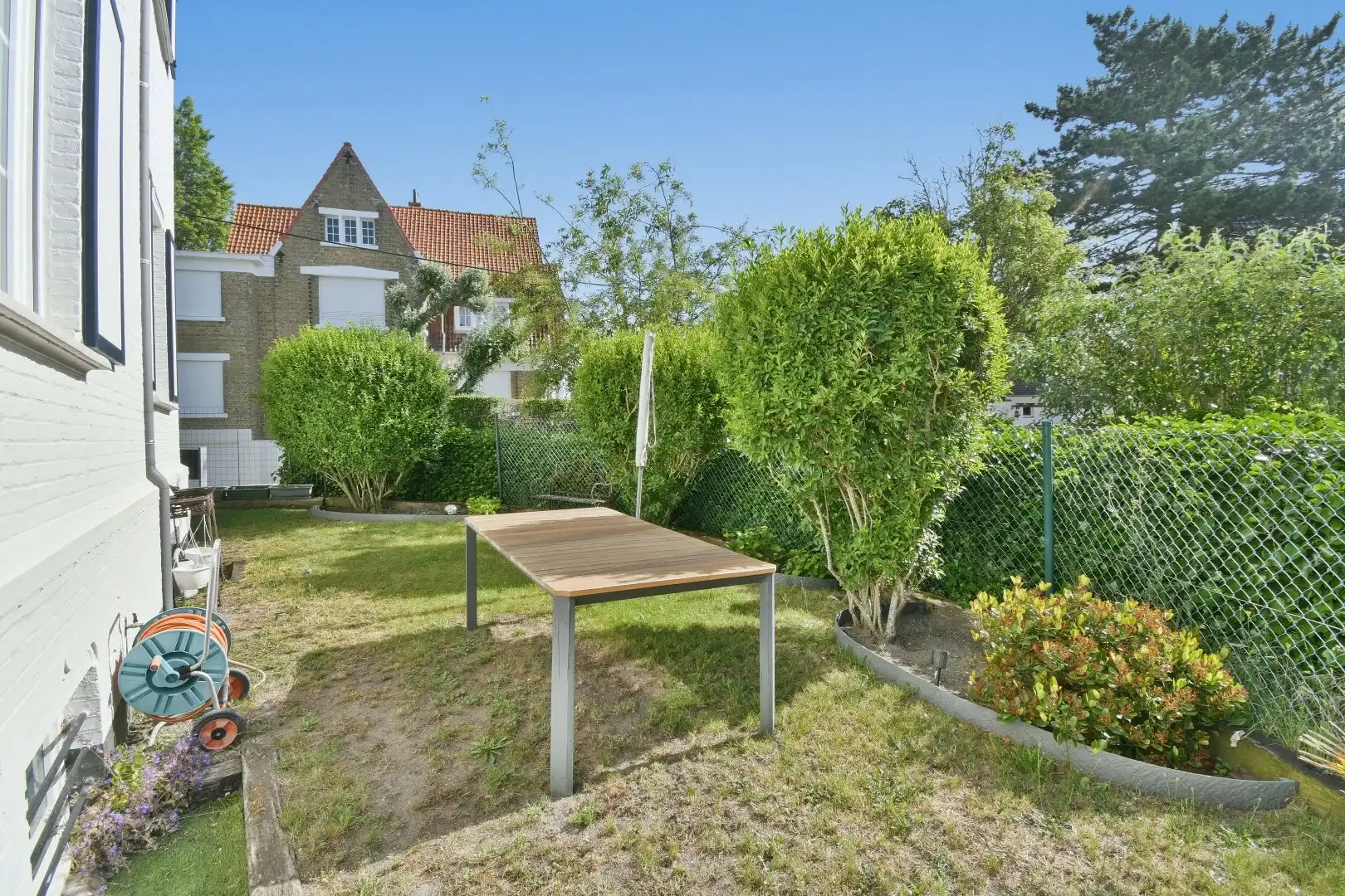 Instapklaar gelijkvloers appartement met privatieve toegang, garage, zonnige tuin en terras nabij zee foto 20