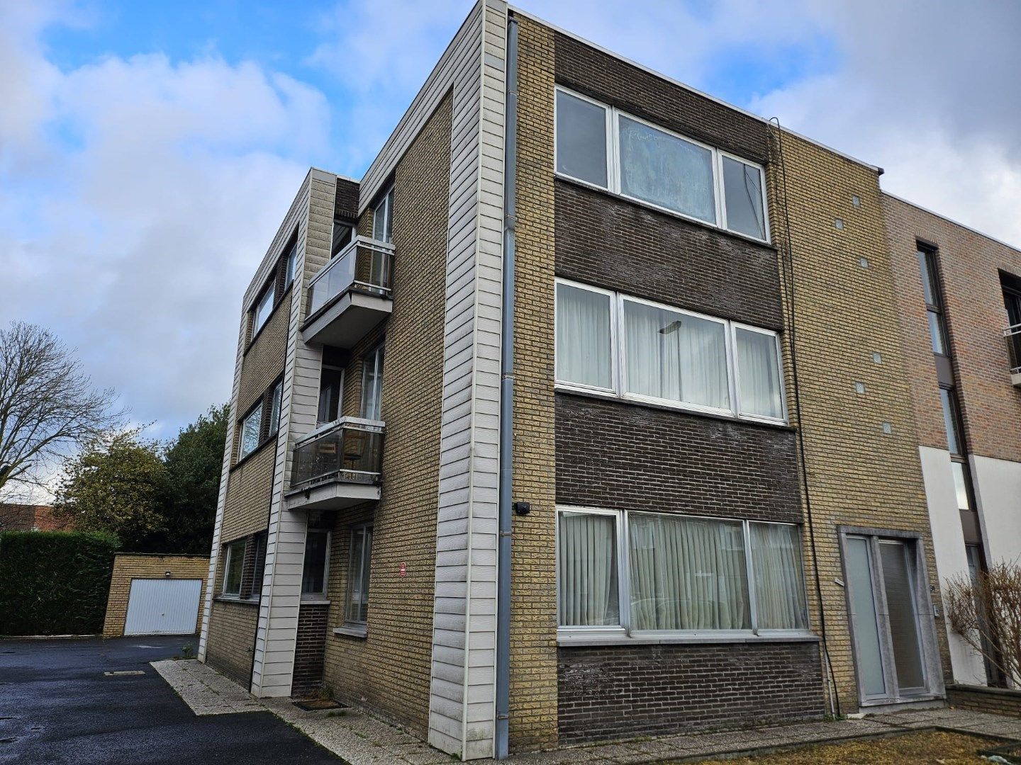 Te vernieuwen hoekappartement met terras in rustige straat in het hartje van Sint-Kruis. foto 13