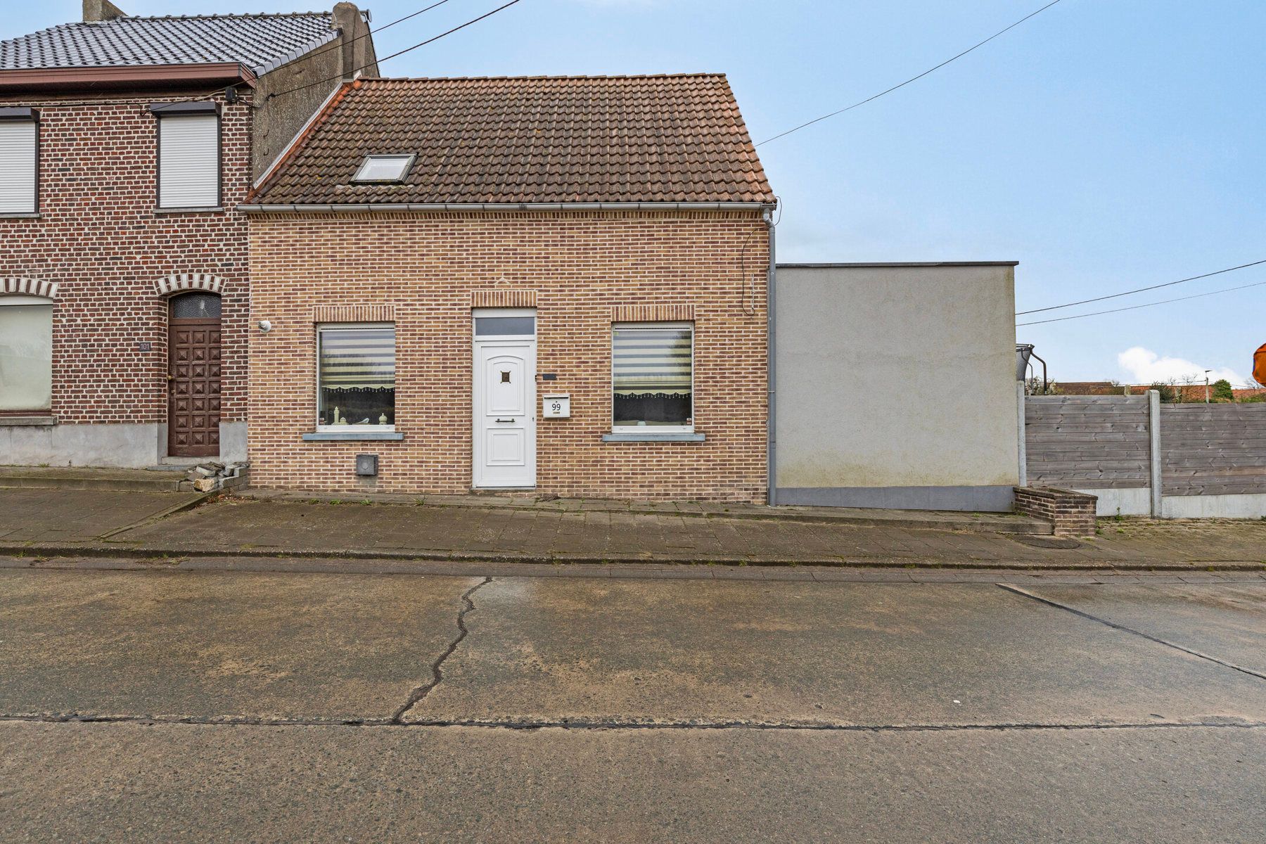 Instapklare woning met 3 slaapkamers en 2 badkamers foto {{pictureIndex}}