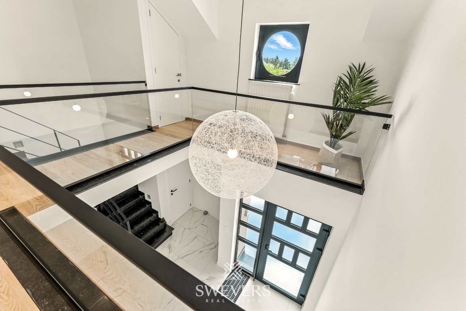 Ruime luxueuze villa met zwembad op prachtig perceel in residentiële wijk Kayenberg foto 17