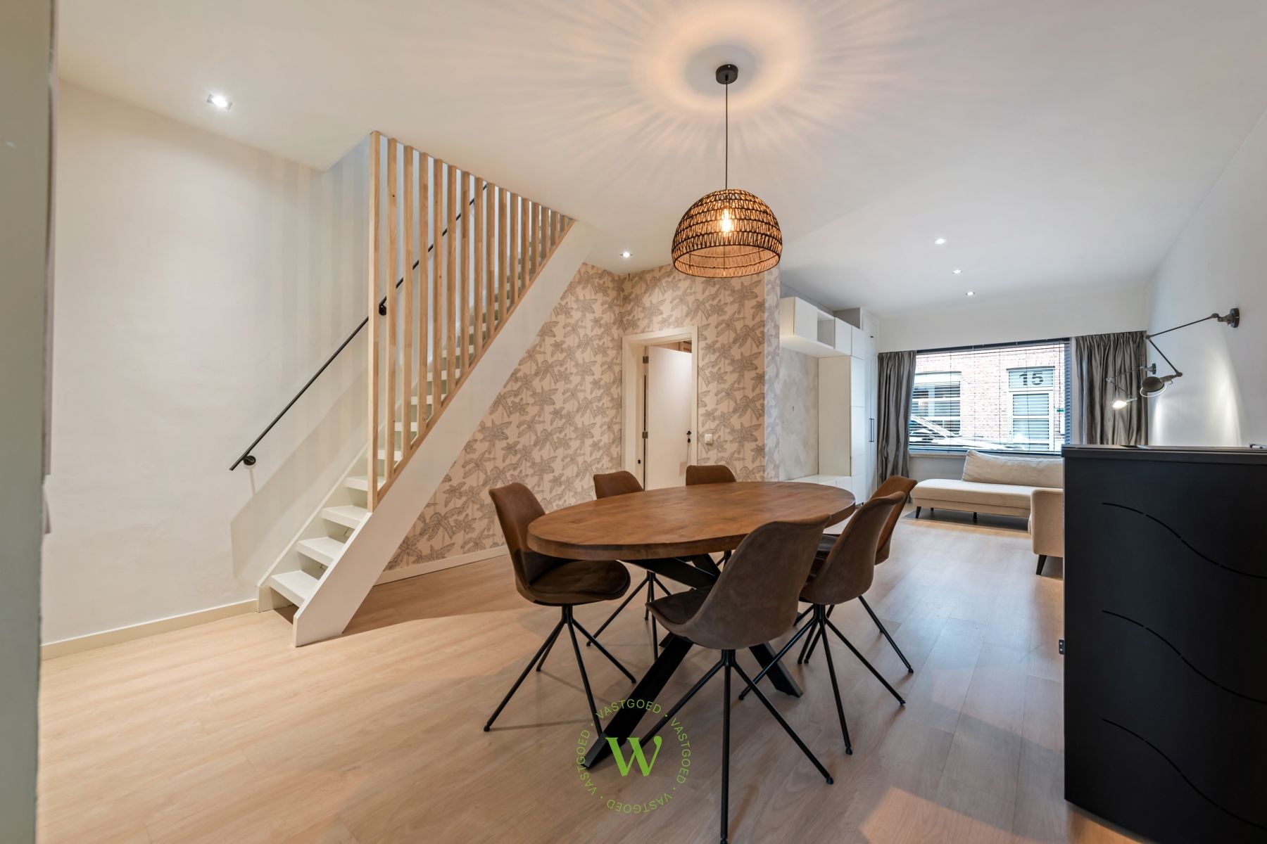 Smaakvol gerenoveerde woning met energiezuinig comfort. foto {{pictureIndex}}