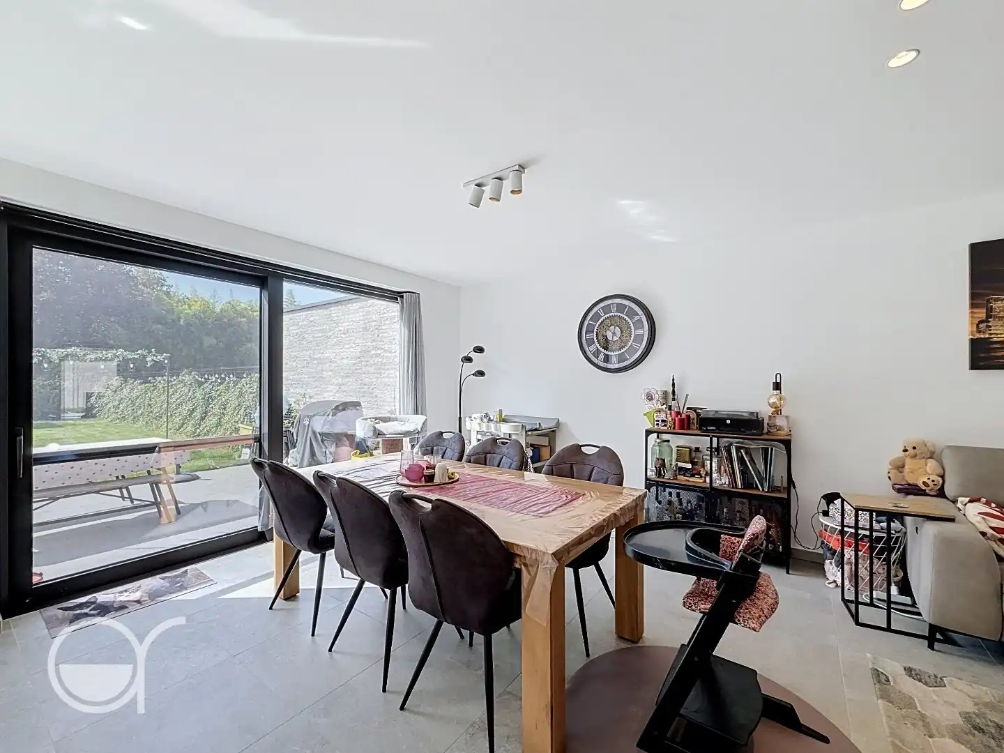 Energiezuinige 3-slaapkamerwoning met tuin en staanplaats in Mariakerke foto 4