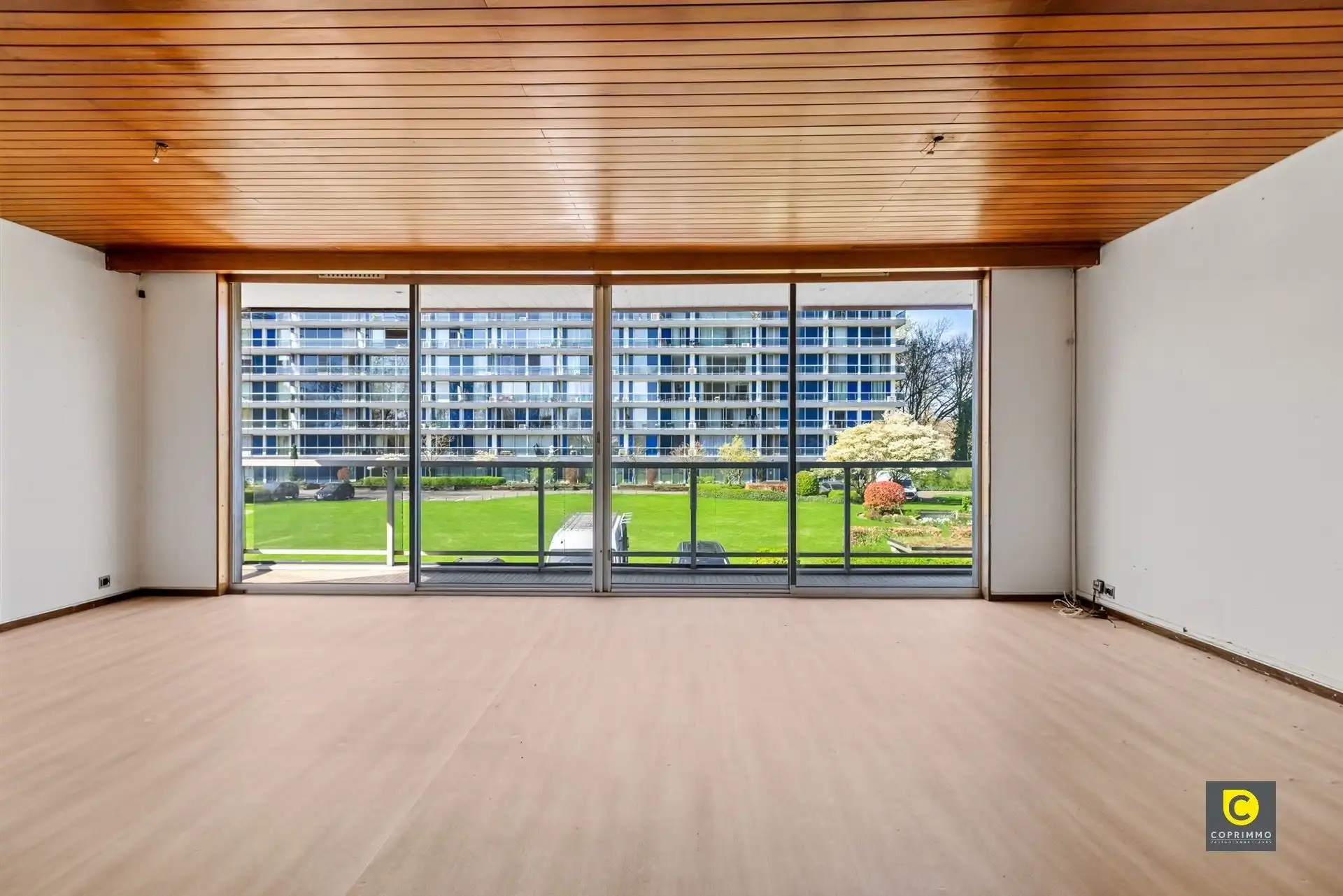 IN OPTIE! Te renoveren 2 SLPK hoek-app met 2 terrassen! foto 3