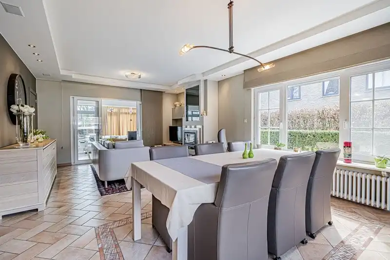 Karaktervolle, statige villawoning met 3 à 4 slpks en royale tuin foto 3