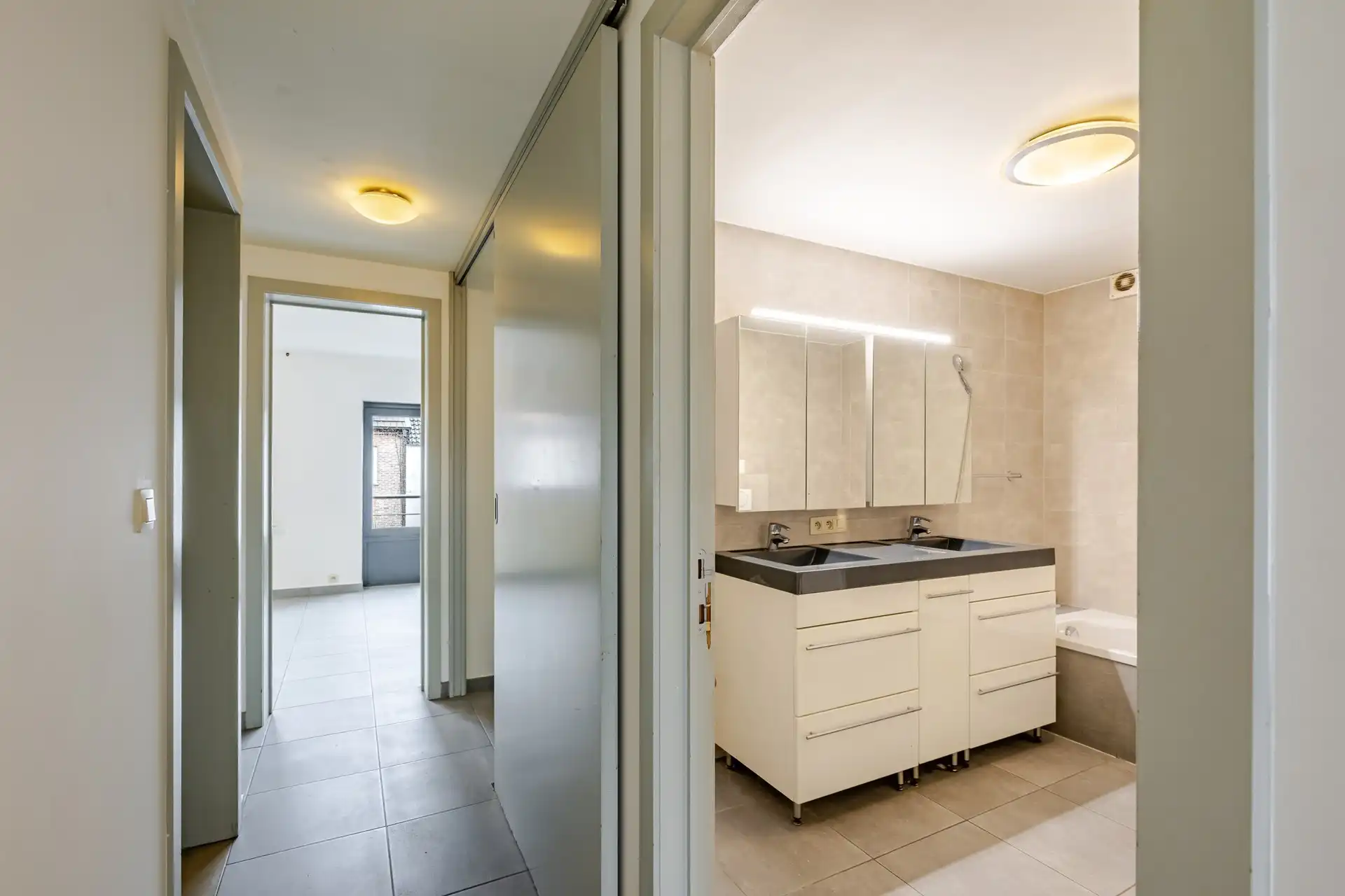 Ruim appartement met twee slaapkamers in het centrum van Aalst foto 6