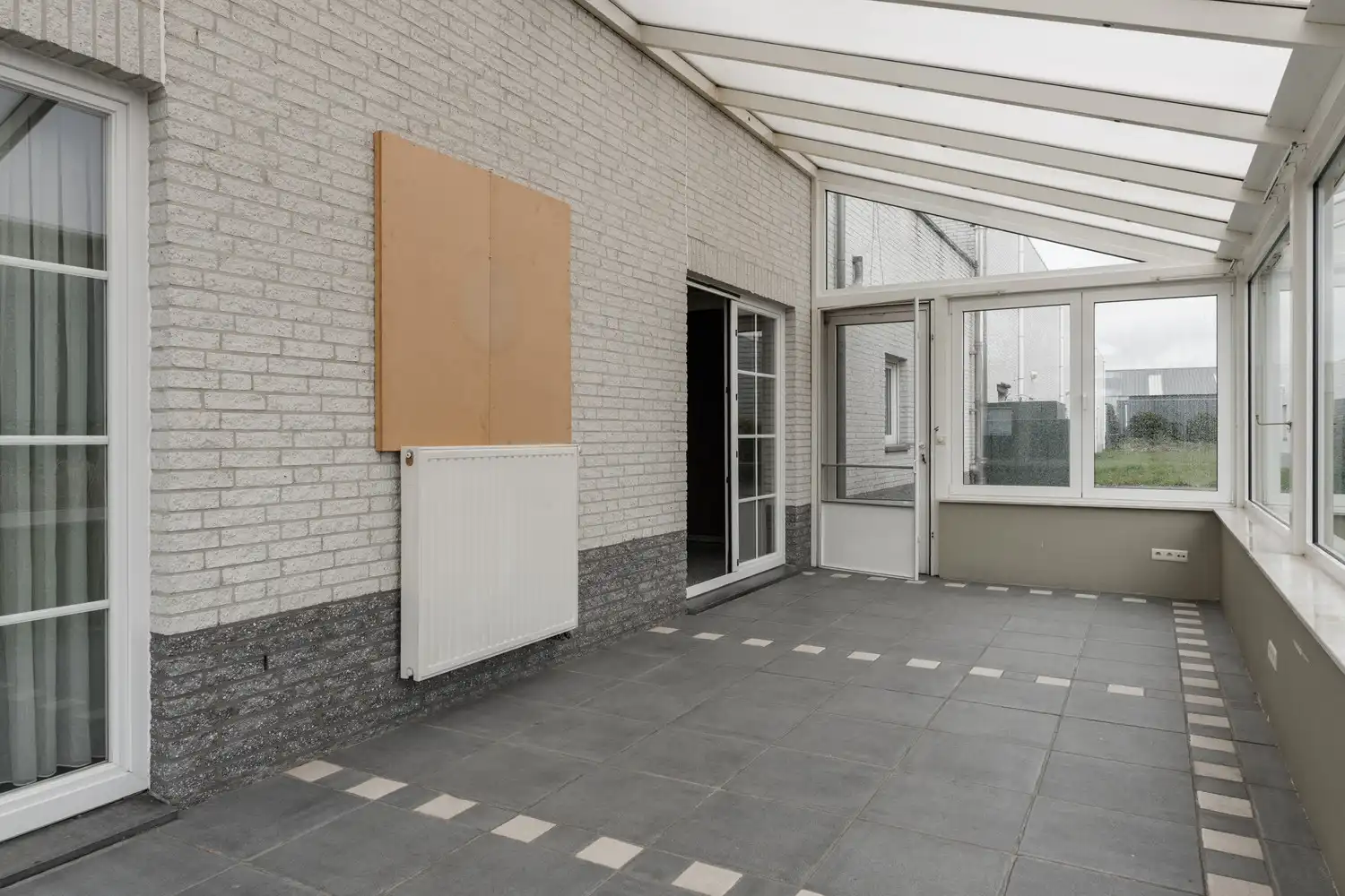 BEDRIJFSPAND MET CONCIERGEWONING foto 37