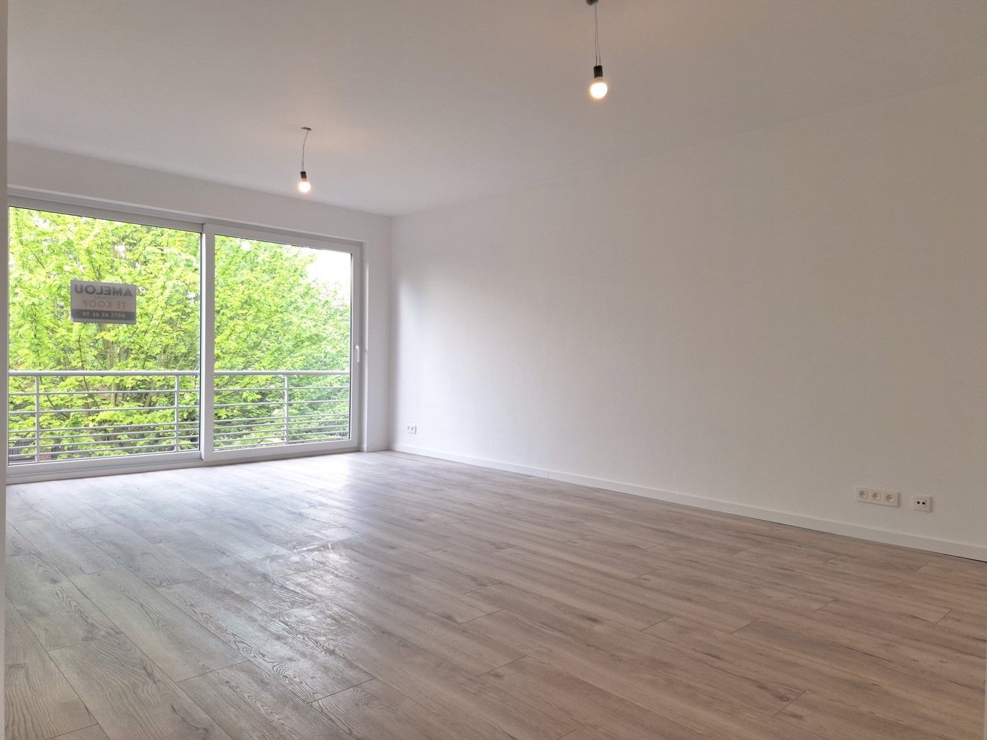 Lichtrijk appartement met 2 slaapkamers, 2 balkons, autostaanplaats en kelderberging foto 2