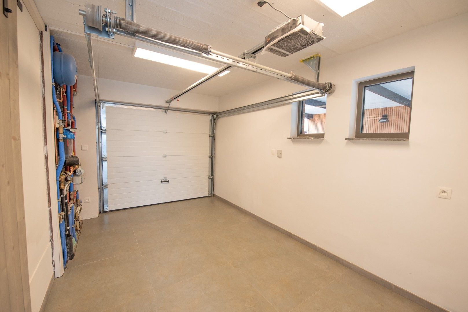 Knap gerenoveerde halfopen bebouwing met 3 slpks, garage & carport! foto 8