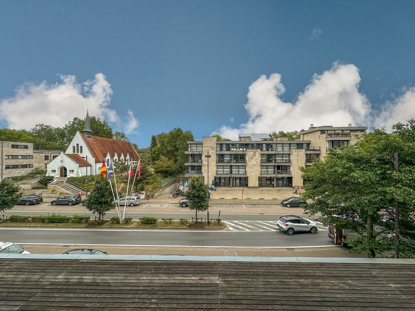 Instapklaar appartement met 2 zonneterrassen nabij de Zeedijk. foto 2