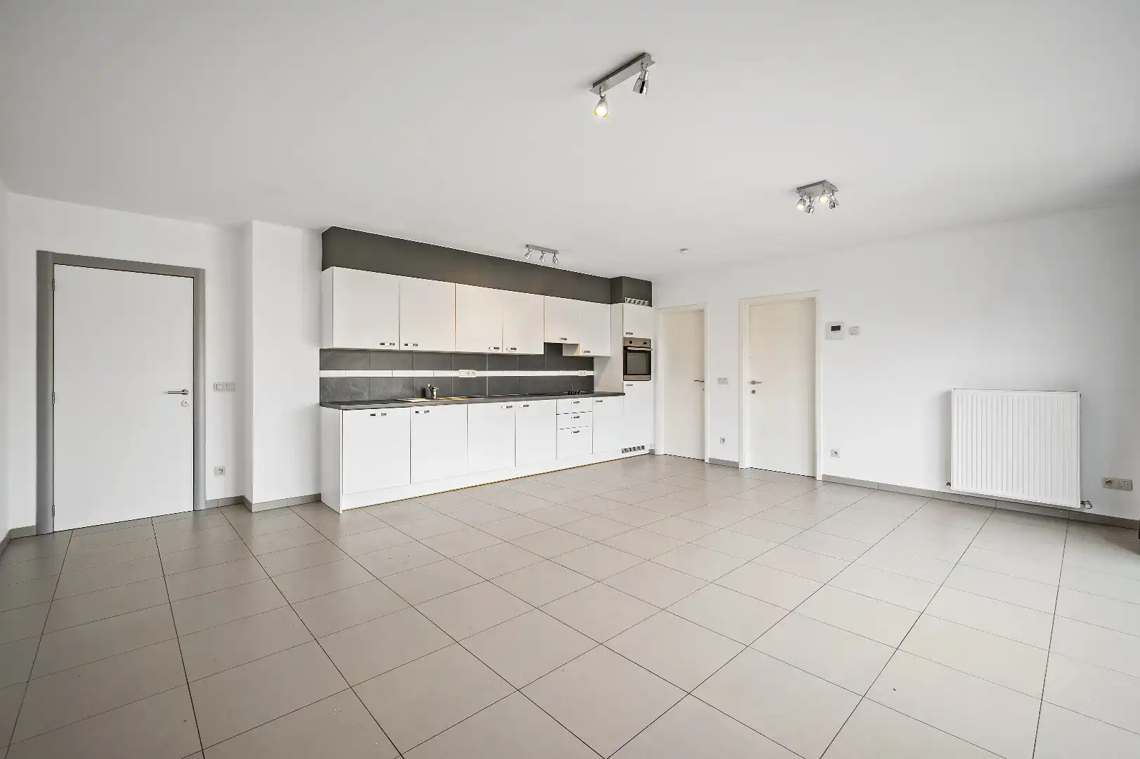 Recent app. met 2 slpks, terras en autostaanplaats foto 5