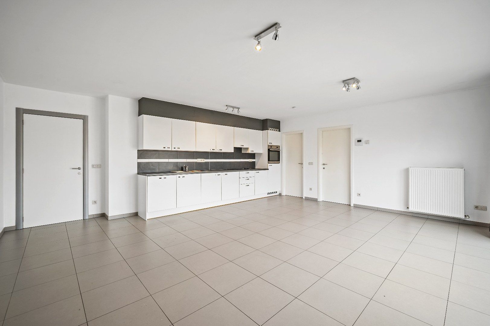 Recent app. met 2 slpks, terras en autostaanplaats foto 5