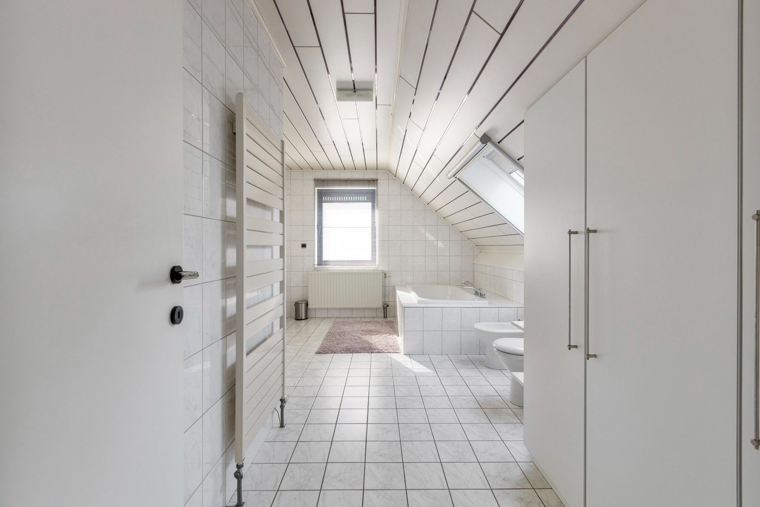 Instapklare woning in een bosrijke, rustige buurt te Maasmechelen! foto 25