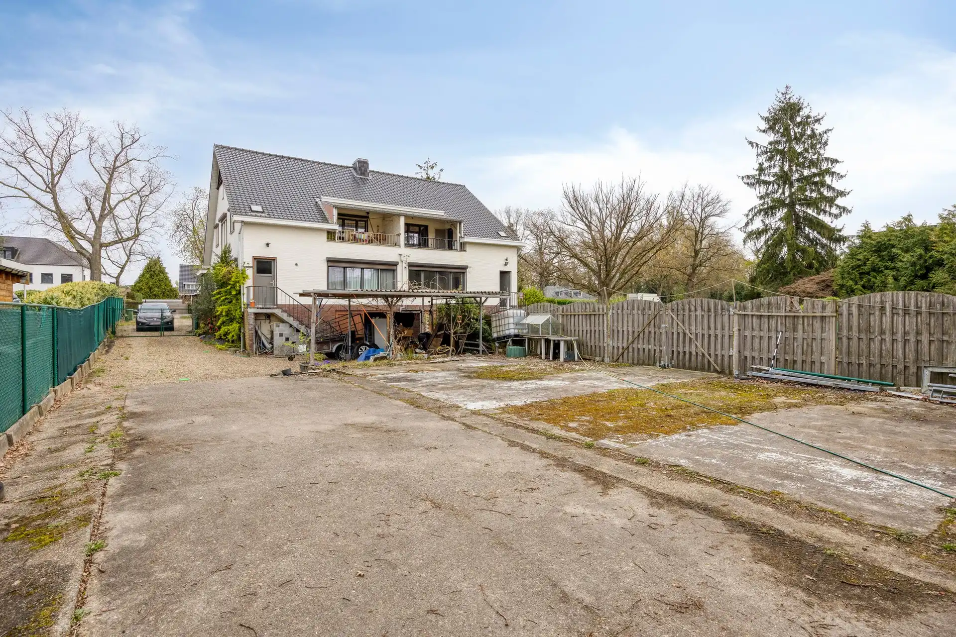 Ruime woning met 3 slaapkamers op vlot bereikbare ligging (Genkersteenweg). foto 9