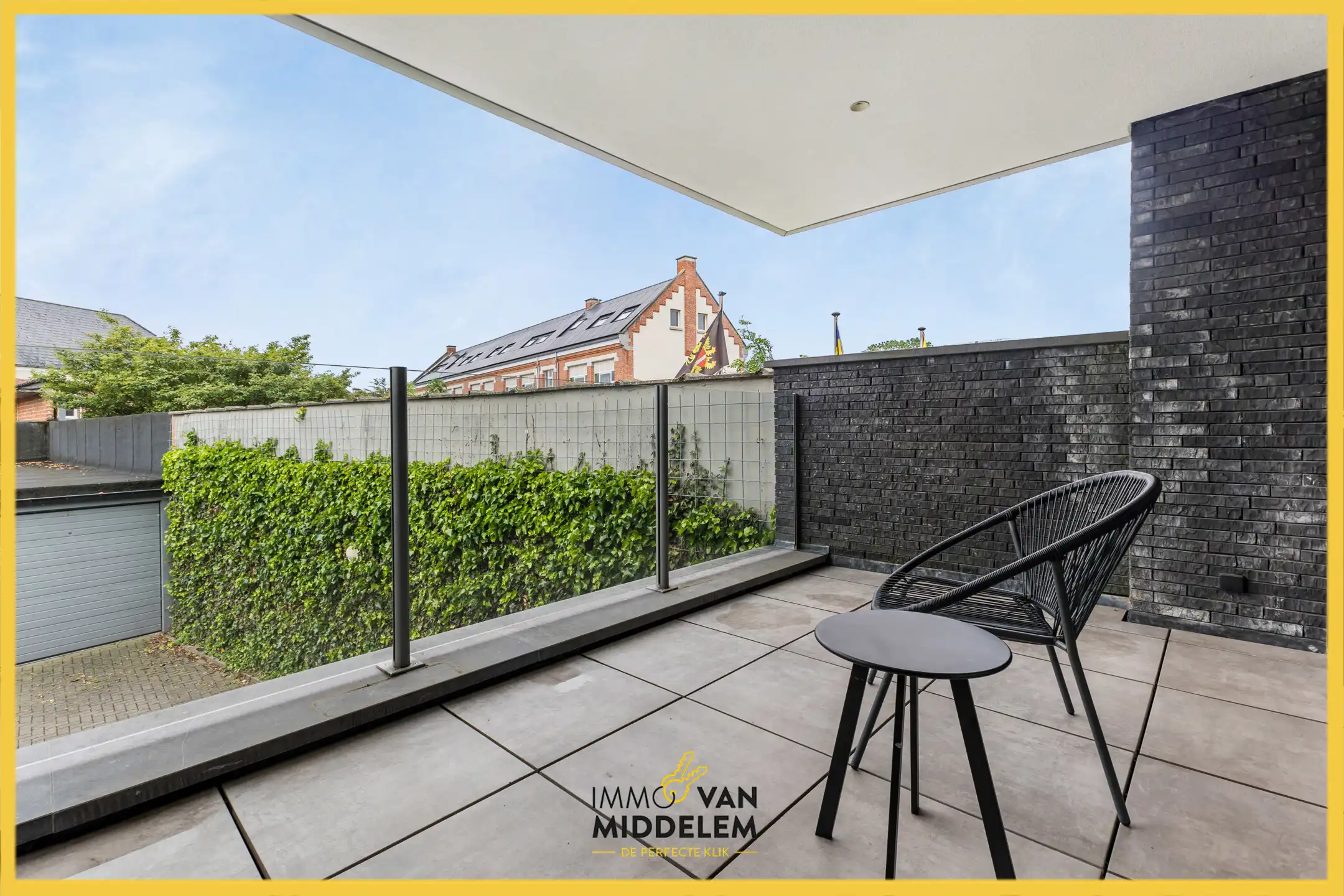 INSTAPKLAAR APPARTEMENT MET 2 SLPKS, 2 TERRASSEN EN GARAGE foto 6
