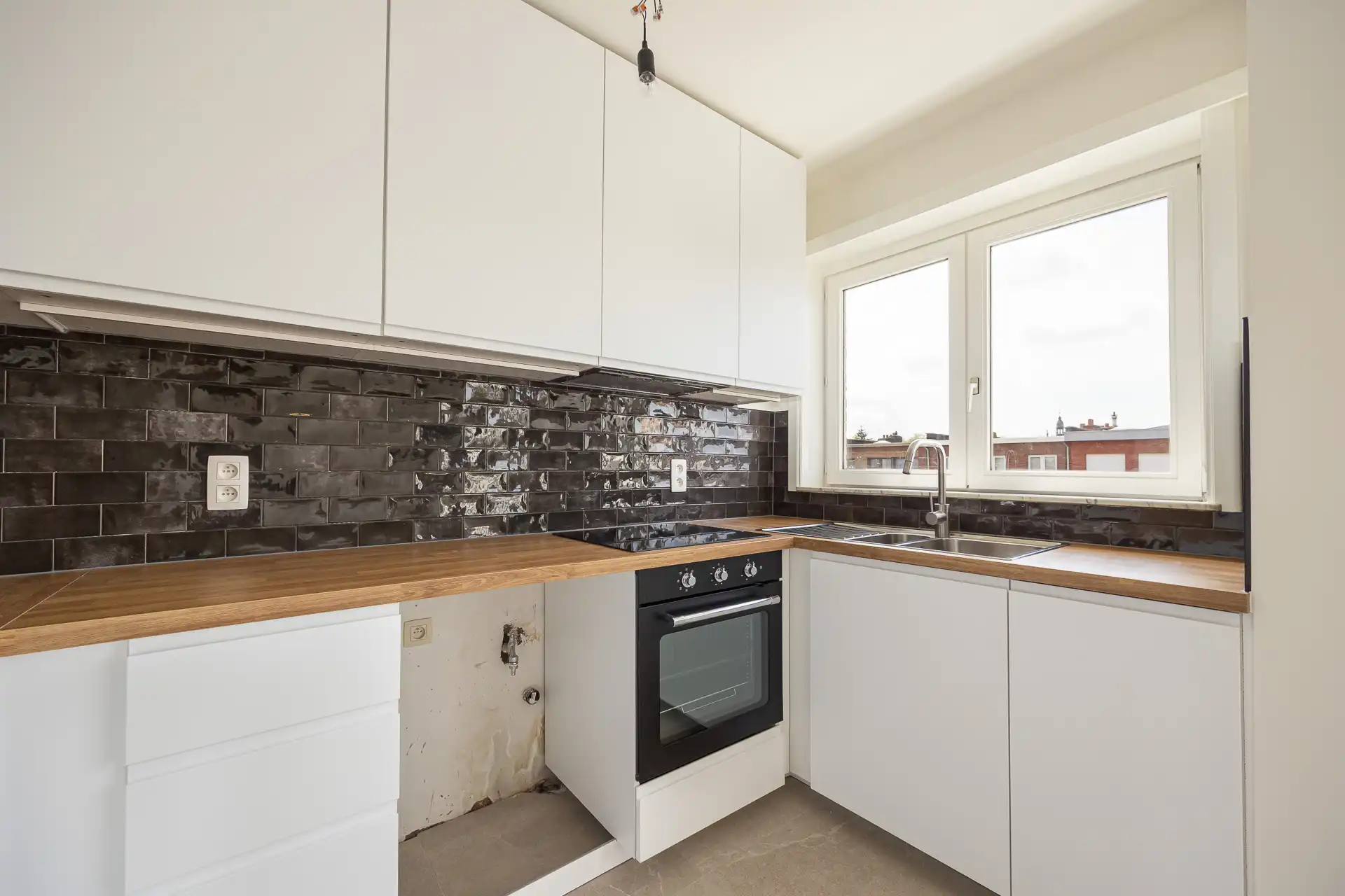 Prachtig gerenoveerd appartement met 2 slaapkamers. foto 3