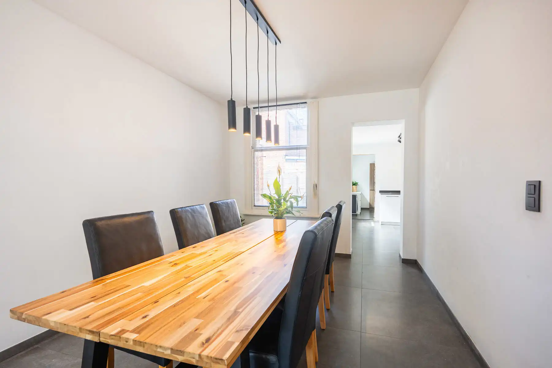 Prachtig in 2025 gerenoveerde woning met alle modern comfort foto 3