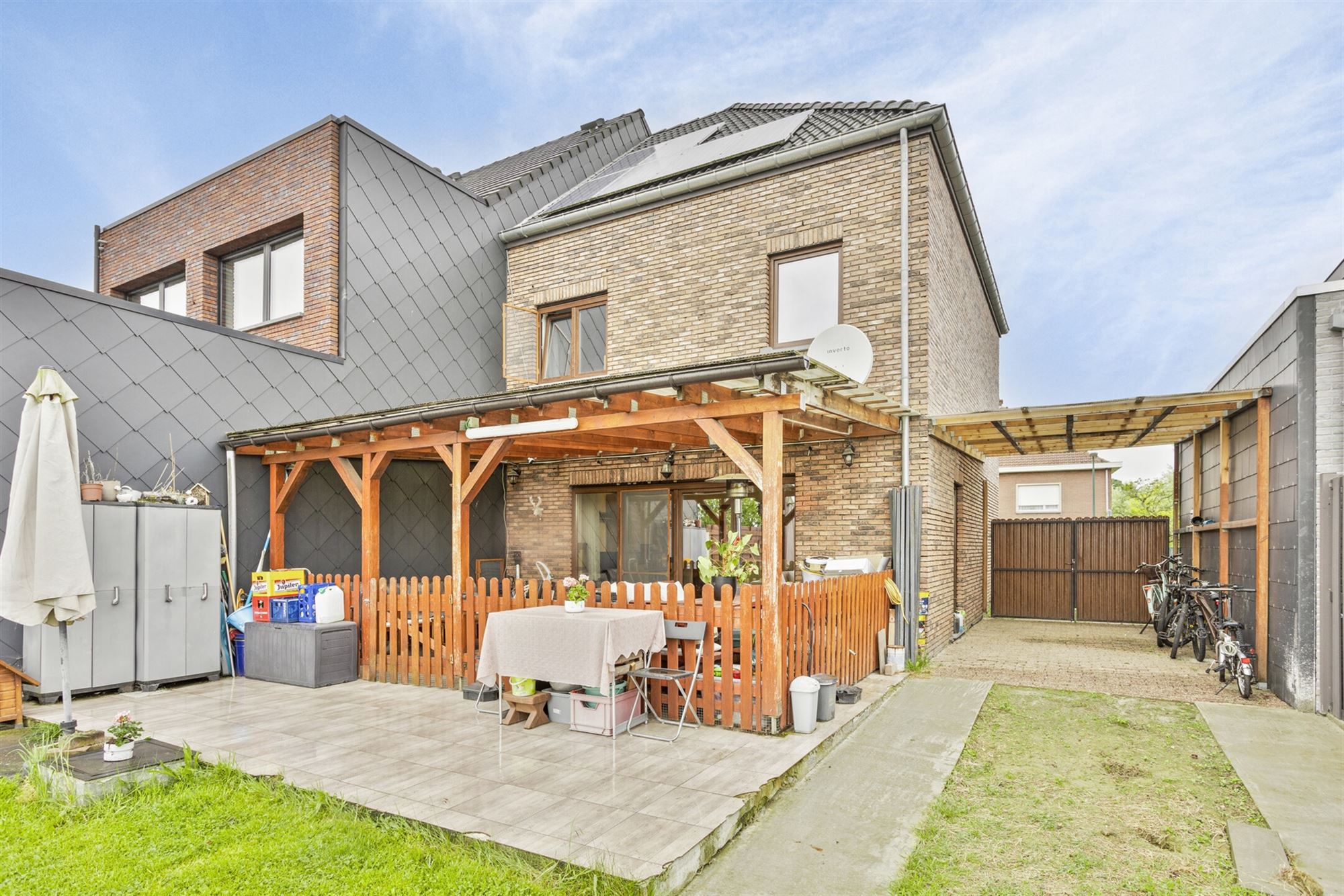 Driegevelwoning met enorme tuin! foto 18