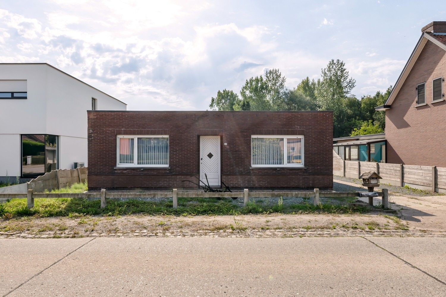 Te renoveren laagbouwwoning op ruim perceel van 1.125 m² – een buitenkans voor wie wil verbouwen! foto 3