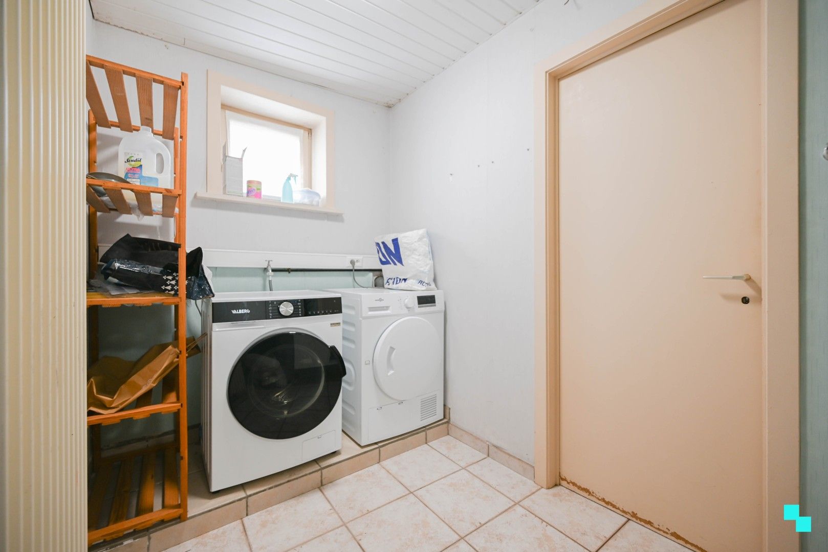 Alleenstaande, te renoveren villa in residentiële buurt foto 13