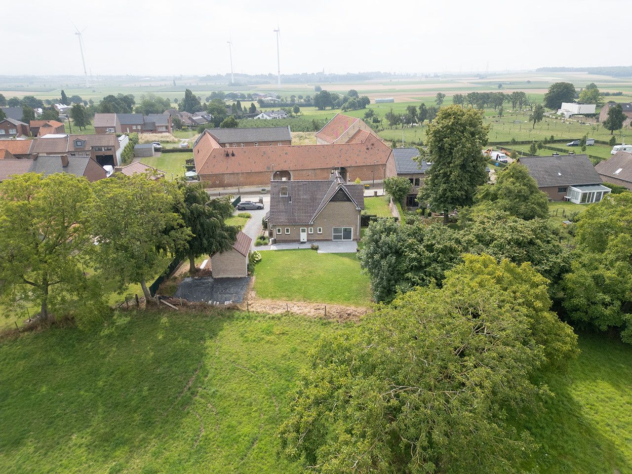 Lichte, modern ingerichte villa foto 7