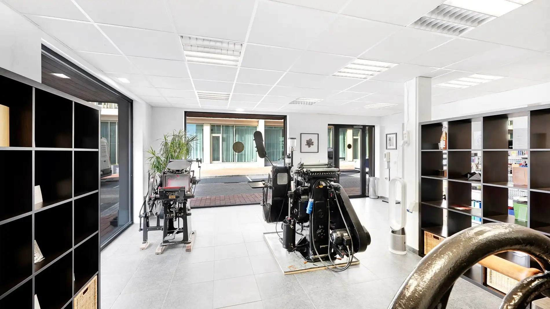 Mooi handelspand (179 m²) met brede etalage te Heist foto 4