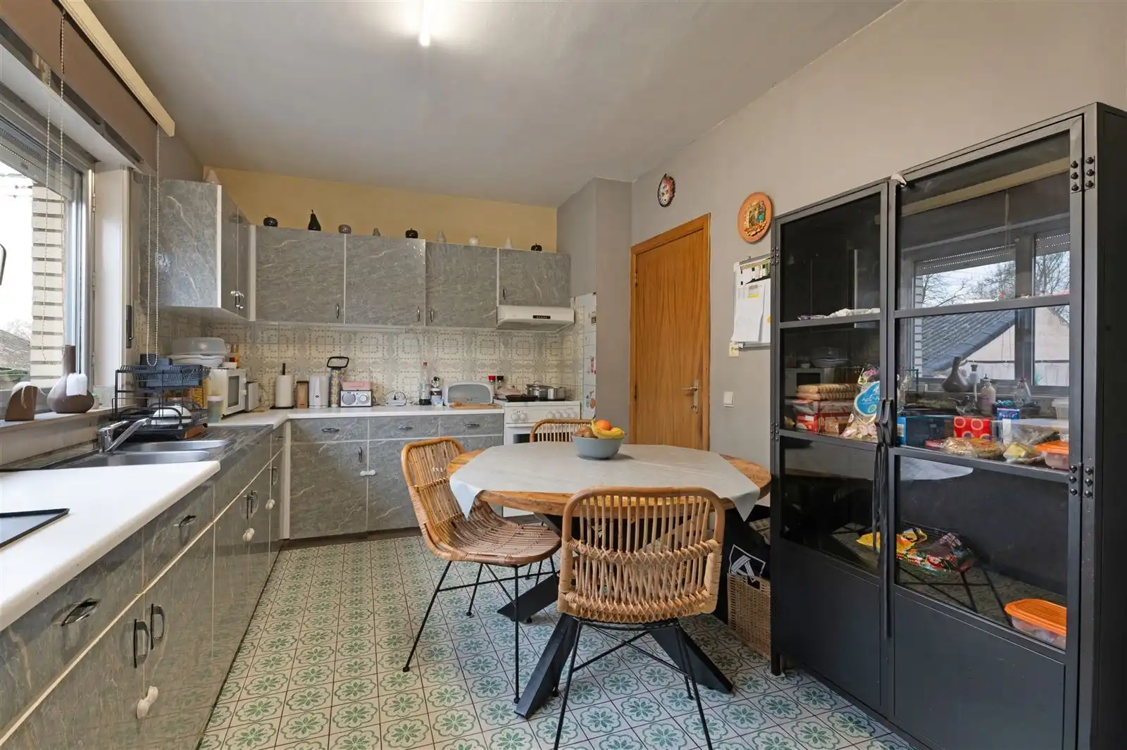 Heel ruim appartement met 2 slaapkamers en groot terras foto 6