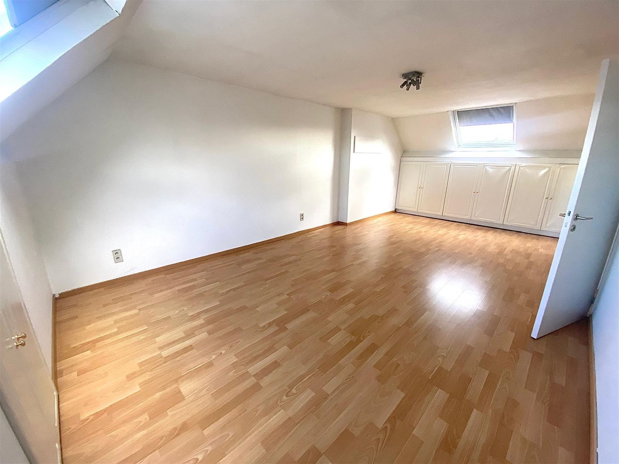 Prachtig appartement met 4 slaapkamers en groot terras in het centrum van Aalst foto 14