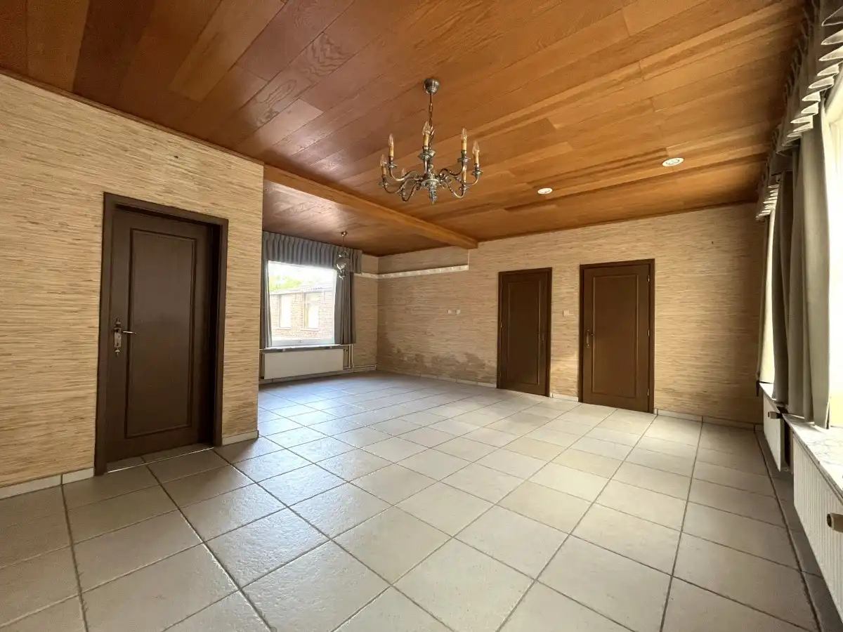 Ledegem – Te renoveren woning op ruim perceel met uitweg achteraan foto 5