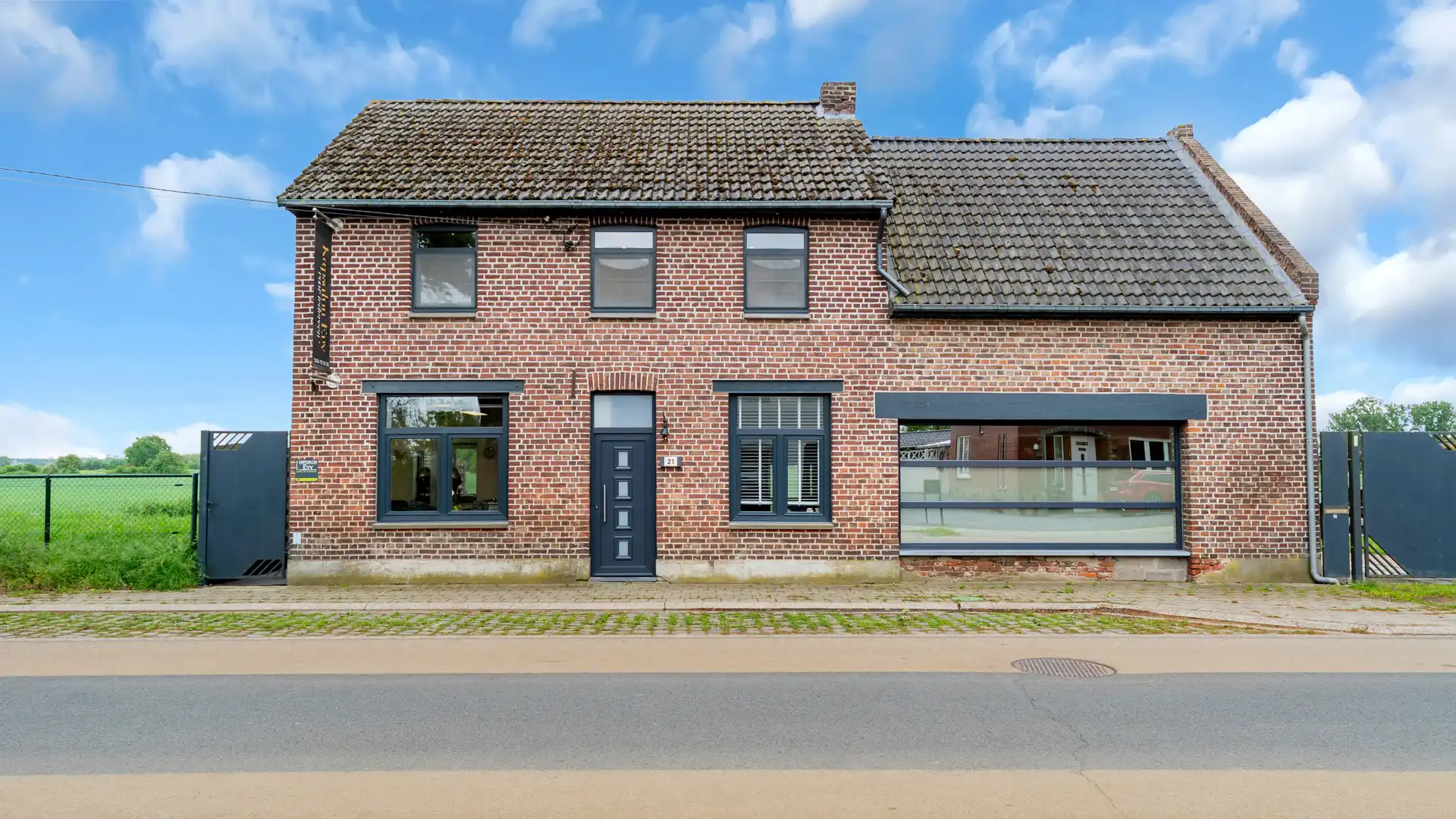 Gerenoveerde woning met handelspand te Dilsen-Stokkem foto {{pictureIndex}}