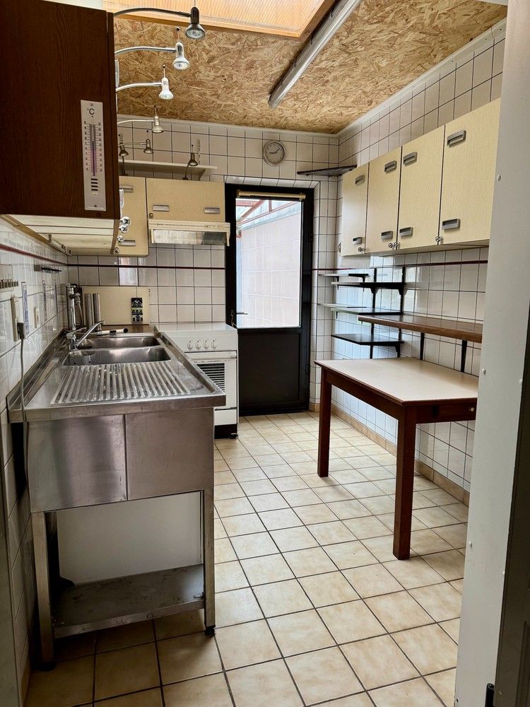 Goed gelegen rijwoning met tuin foto 8
