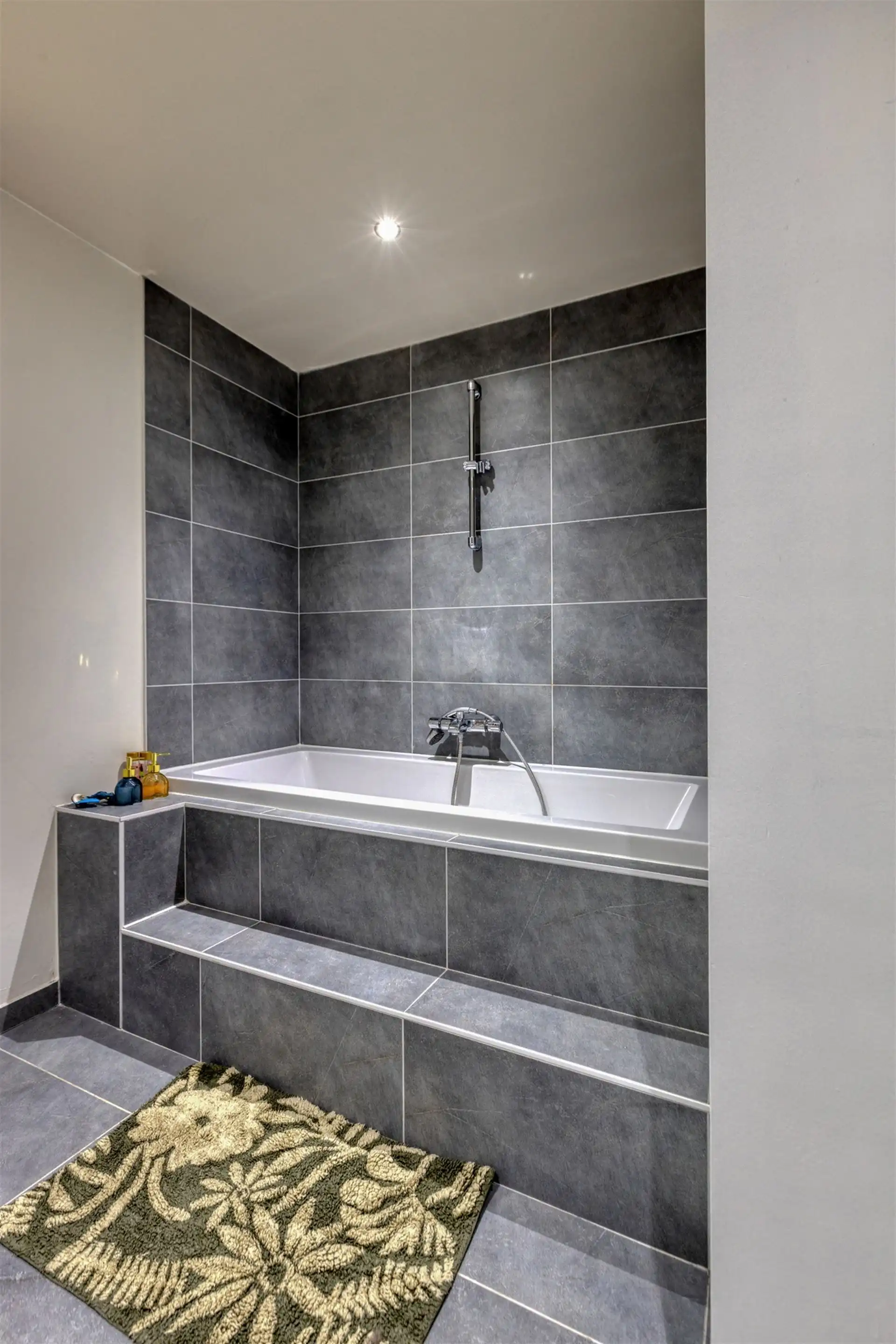 Ruime woning met maar liefst 4 slaapkamers én praktijkruimte in Maasmechelen! foto 22