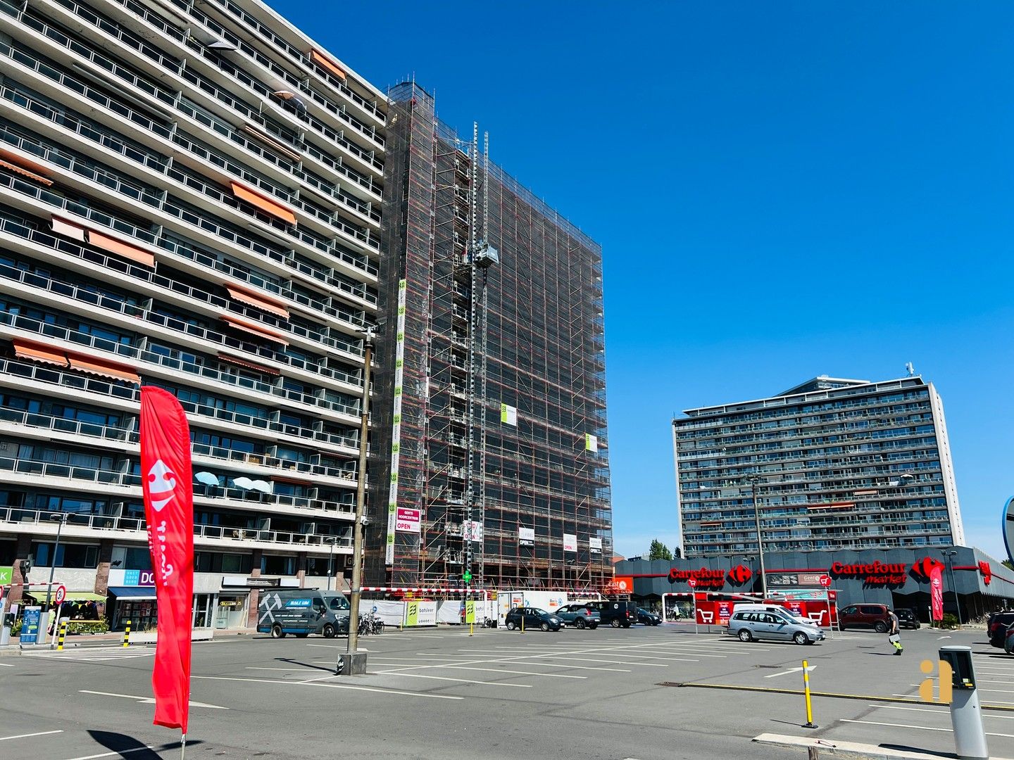 Veelzijdig handelspand van 100m2 met zonnig terras foto 3