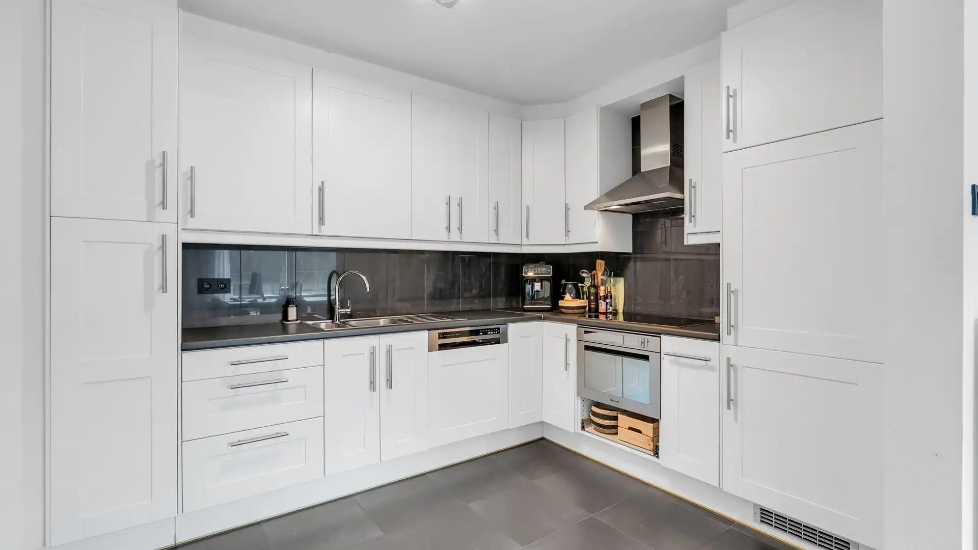 Instapklaar gelijkvloers appartement met 2 slaapkamers en tuin foto 13