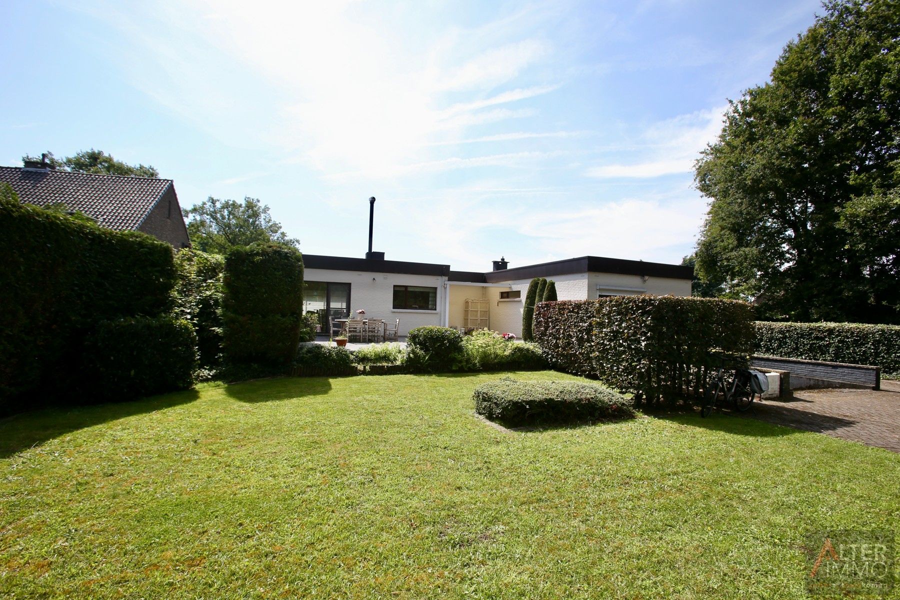 Uitstekend gelegen, gelijkvloerse woning in een tijdloze architectuur met 3 grote slaapkamers op een perceel van 12a 77ca vlakbij Zonhoven centrum. foto 36