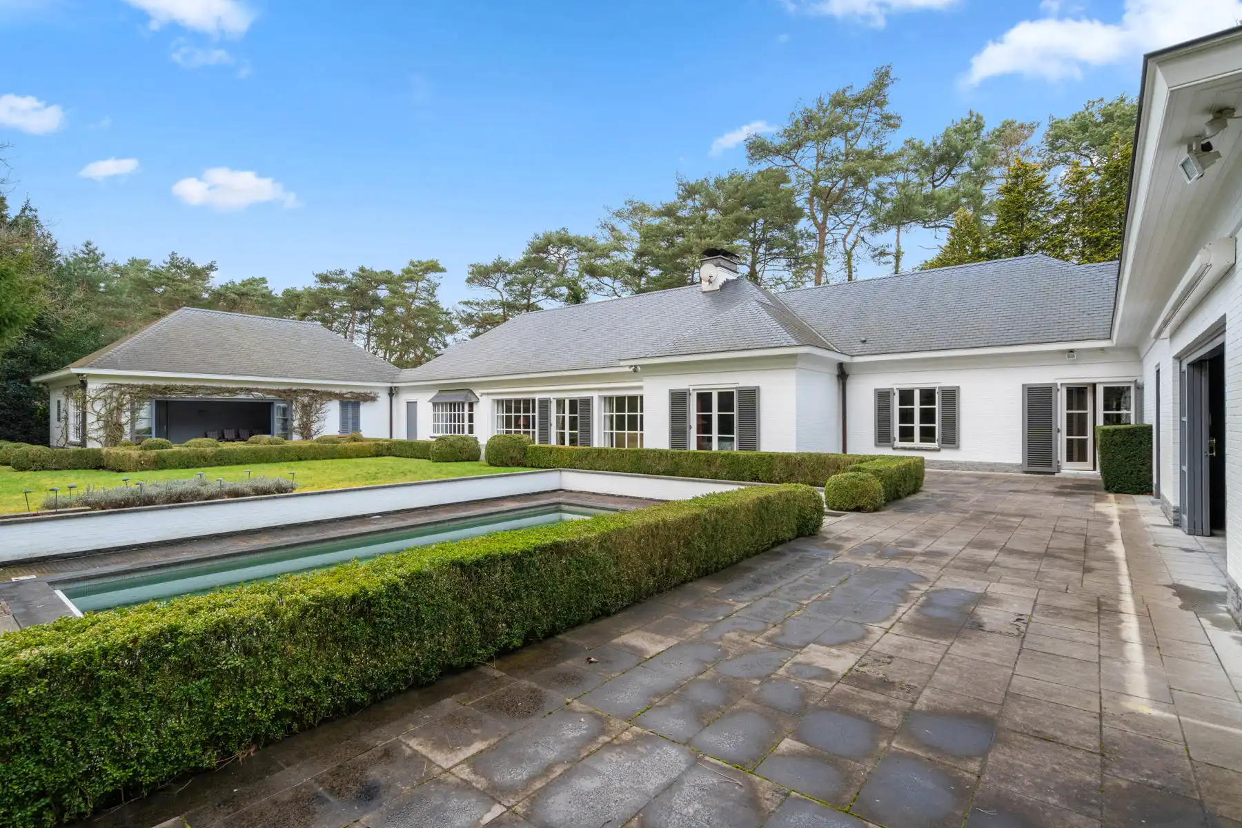 Exclusieve villa op  perceel van 4051 m² te KEERBERGEN foto {{pictureIndex}}