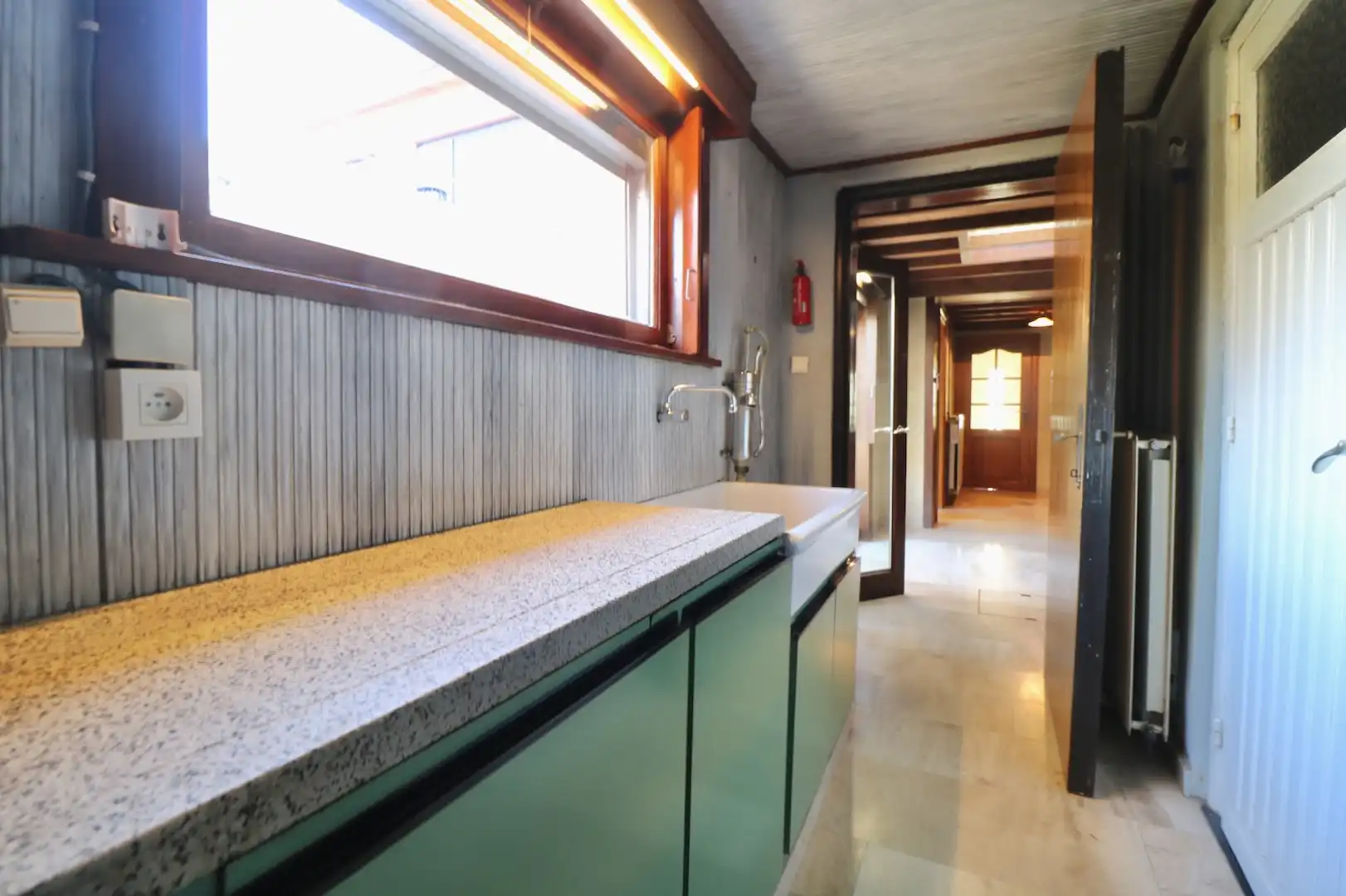 Goed onderhouden woning met tuin en garage in centrum Aalbeke. foto 5