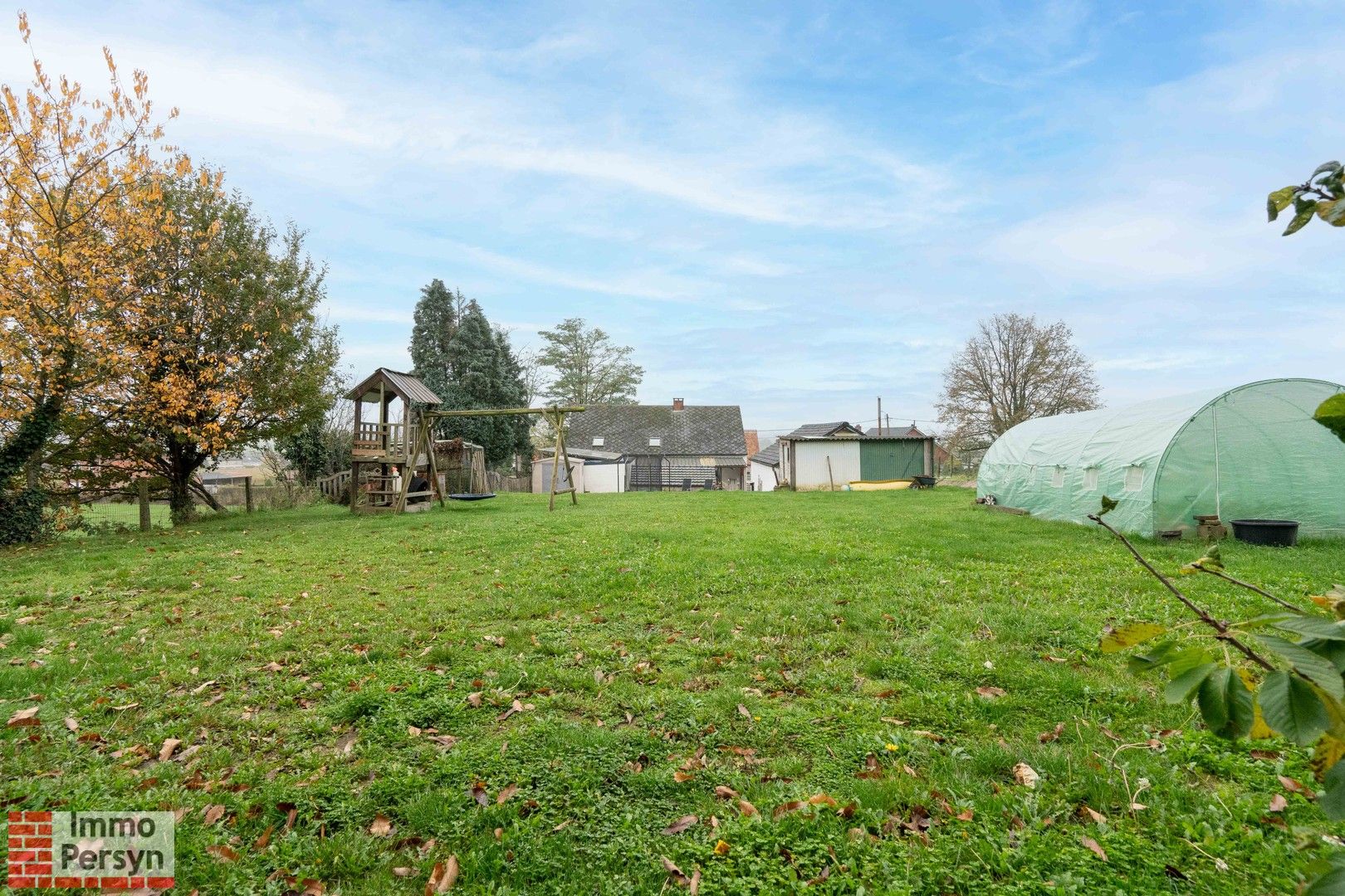 Uitstekend gelegen woning in een groene omgeving, op bijna 20 are grond. foto 3