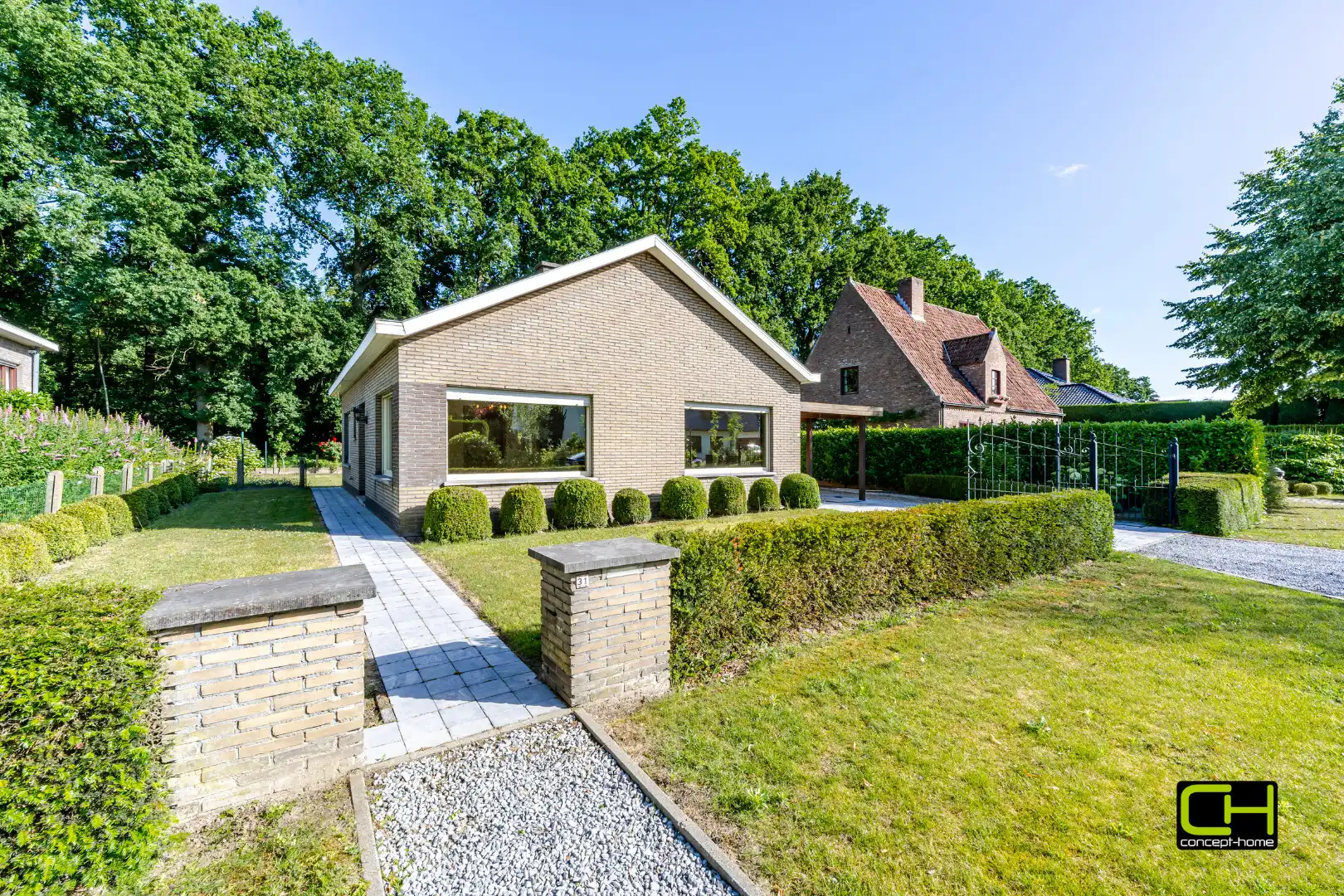 Knusse bungalow op een mooi perceel grond, rustig gelegen met zicht op groen. foto 3