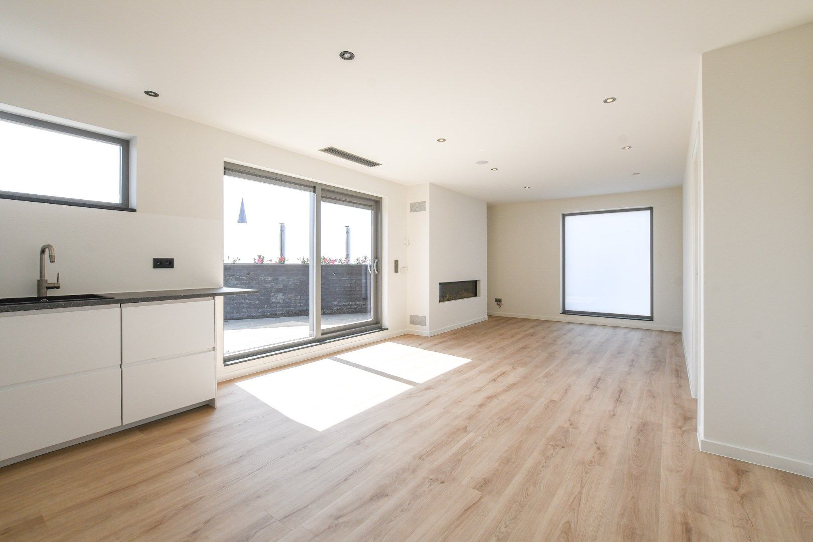 Stijlvol en ruim appartement met 2 terrassen te koop in Klemskerke (De Haan) foto 4
