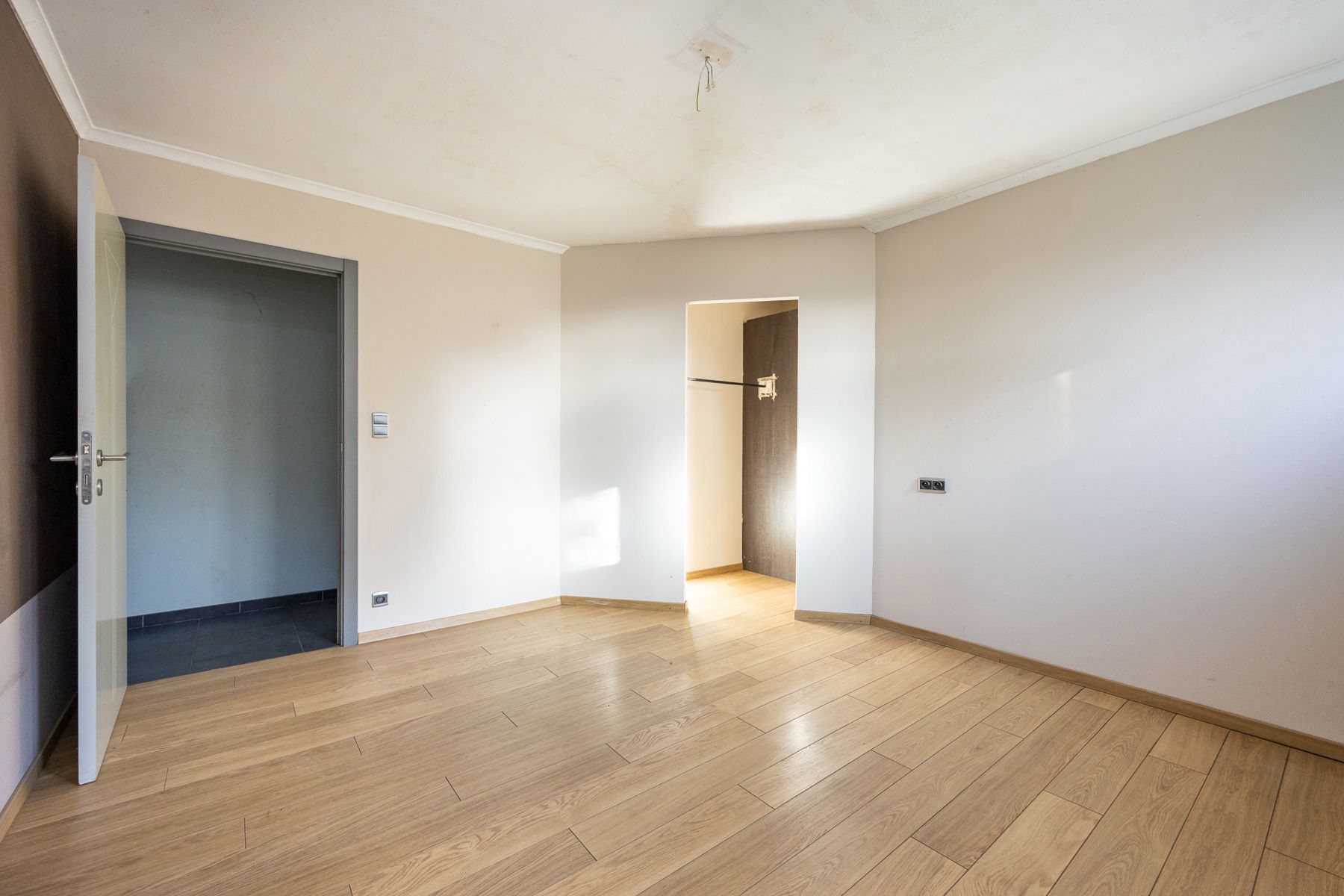 2 Woningen en opslagruimte op ca 2.525m². foto 13