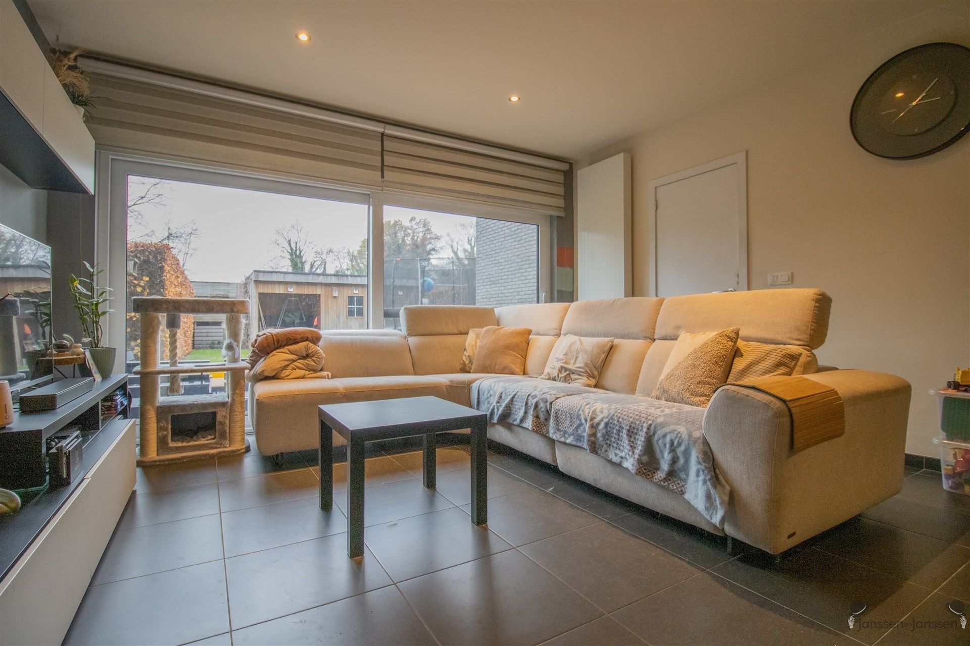 Rustig gelegen woning met 3 slaapkamers en inpandige garage op 223 m² foto 2