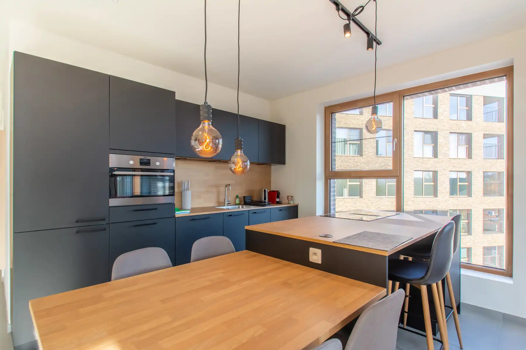 Rustig en comfortabel gemeubeld 2slpk appt. met mooi terras  foto 9