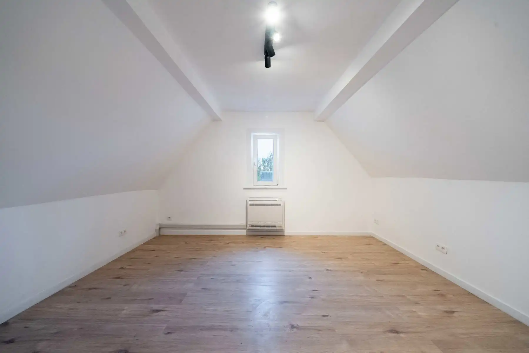 Karakteristieke HOB met 4 slpk in centrum Heist foto 20