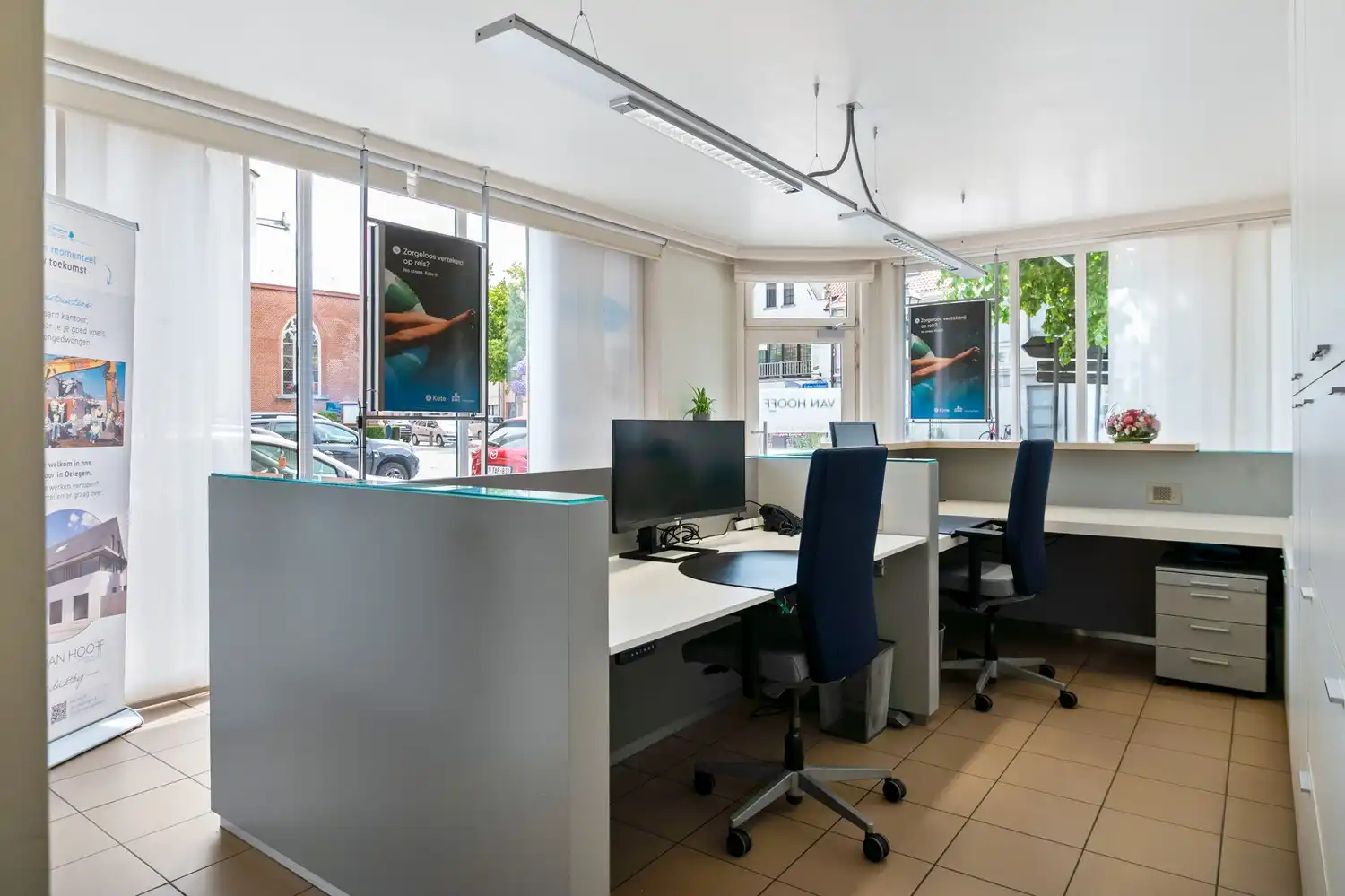 Lichtrijk handelsgelijkvloers met 3 kantoorruimtes op een toplocatie in Oelegem! foto 10