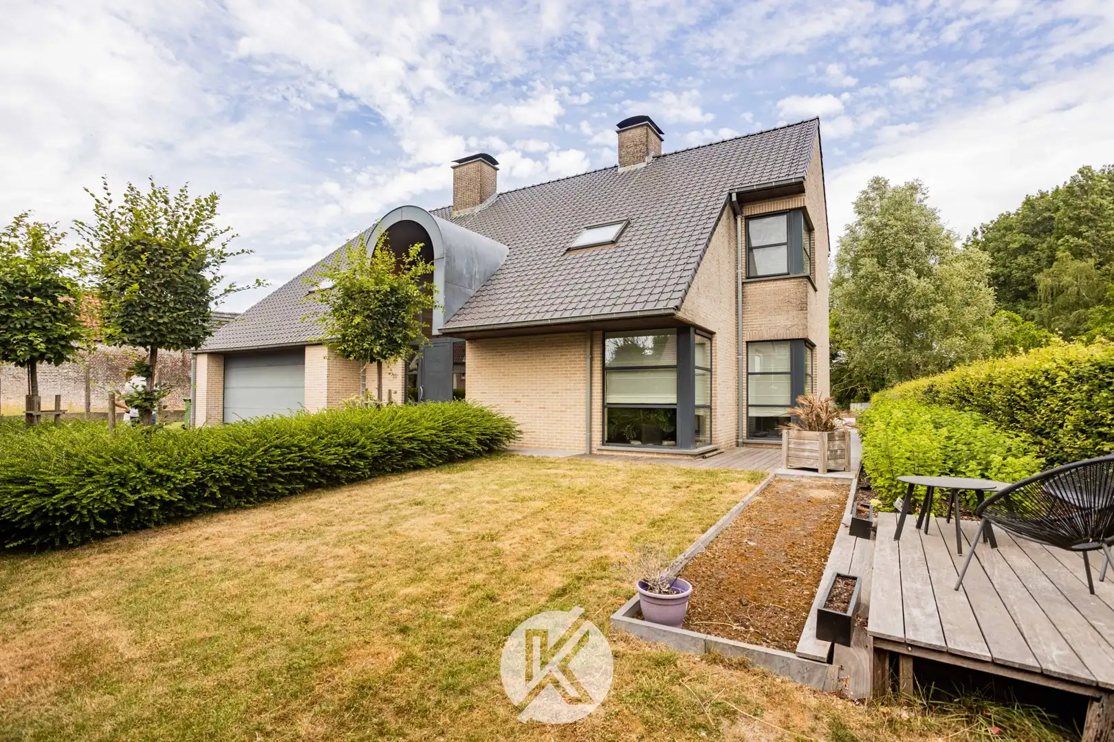 Tijdloze, elegante villa op ruim perceel foto {{pictureIndex}}