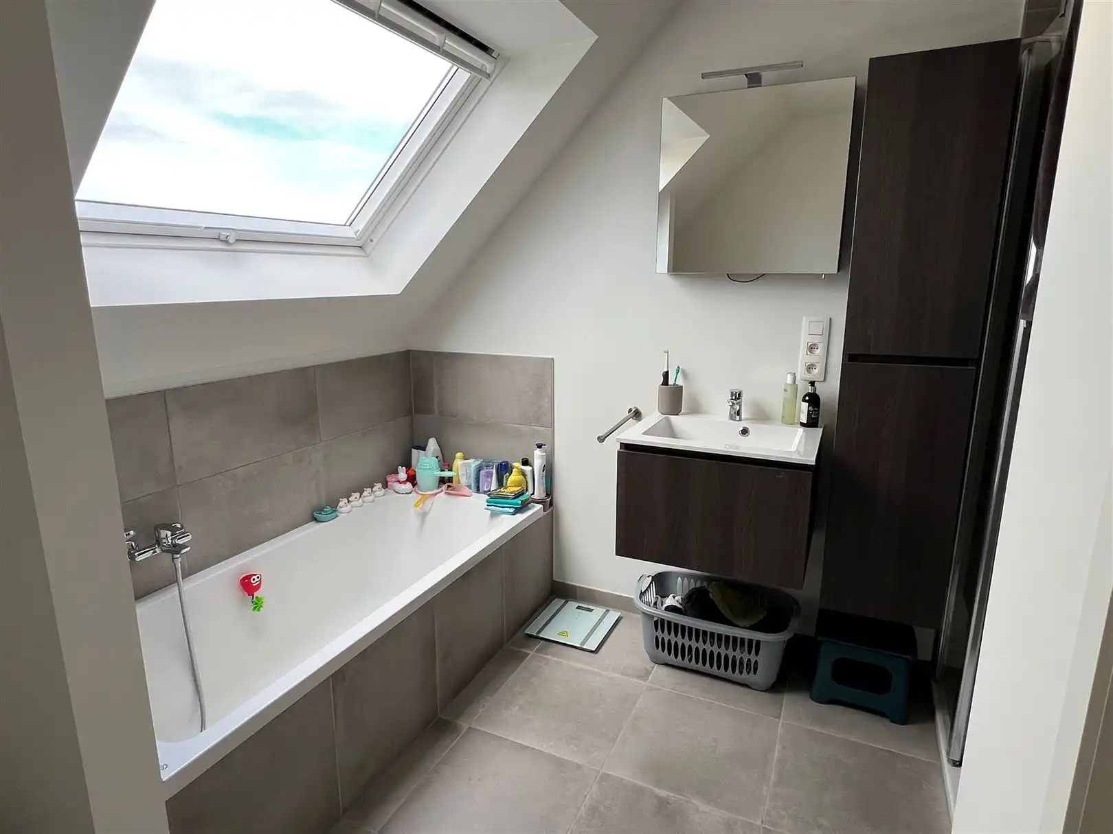 Prachtige NWB te huur met 3 slaapkamers te Deerlijk. foto 7